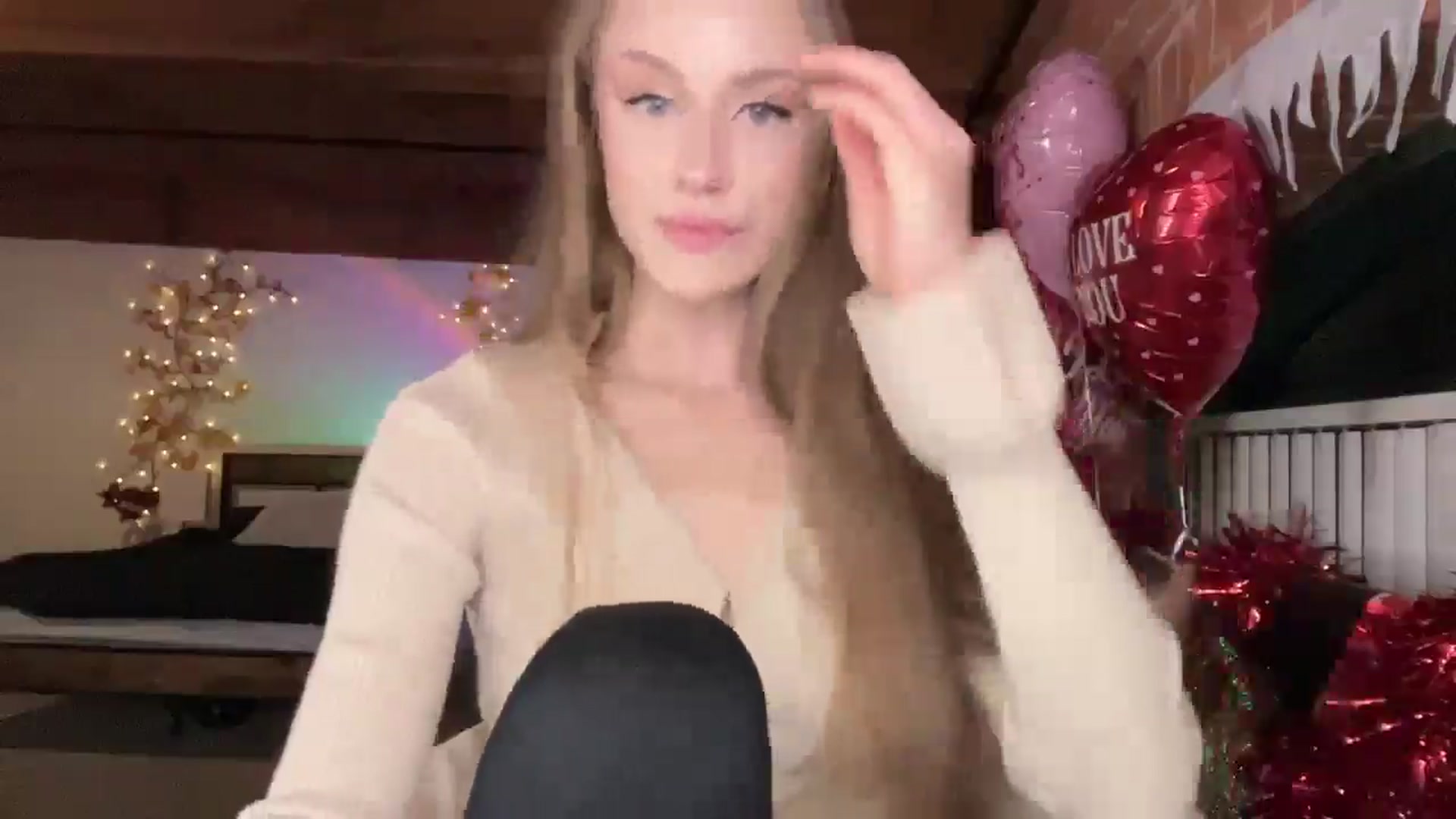 Gallery image thumbnail from Luna_Moore1's myfreecams stream on, 02/28/2025, 23:42 image 14 of 20
