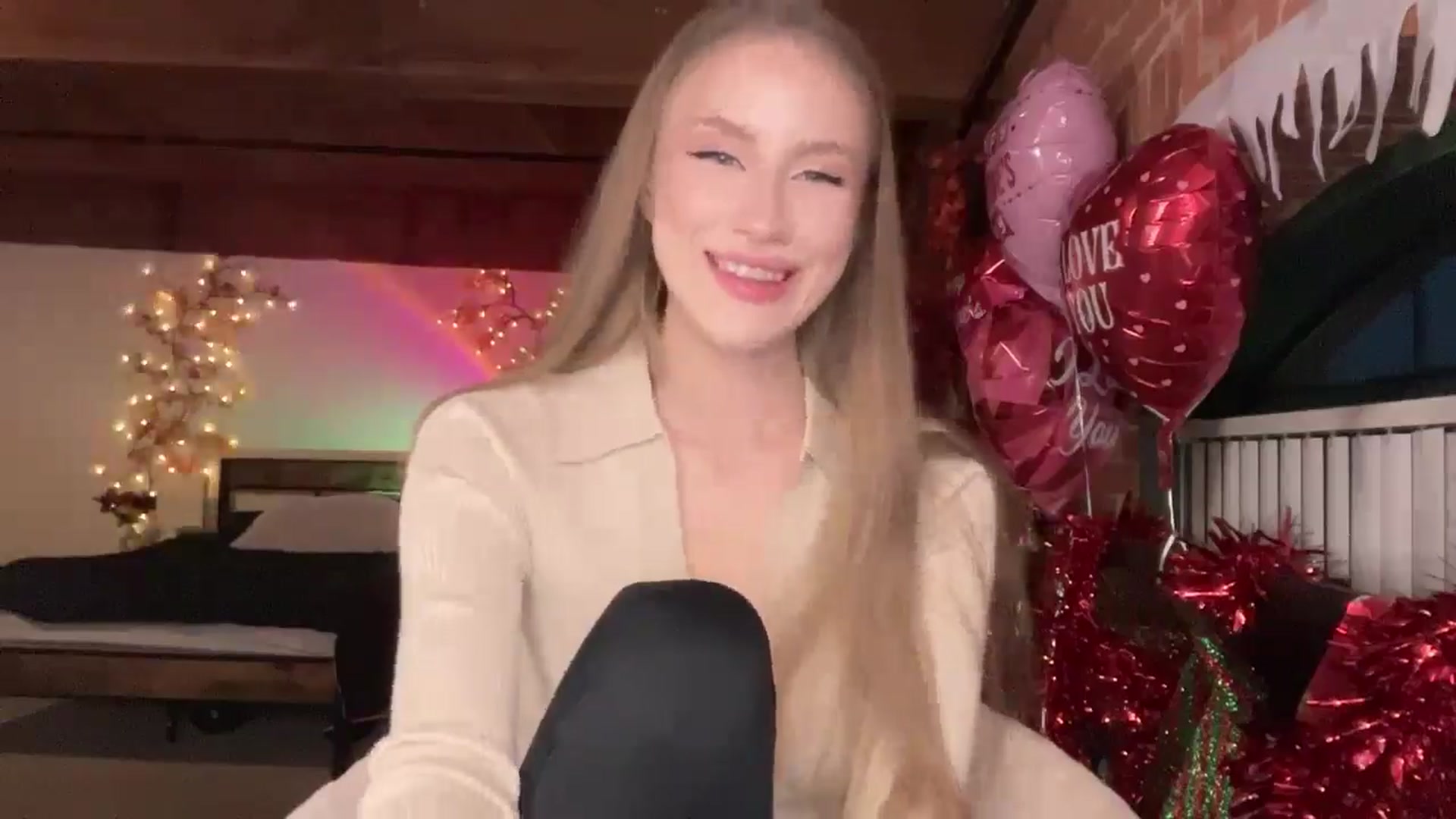 Gallery image thumbnail from Luna_Moore1's myfreecams stream on, 02/28/2025, 23:42 image 4 of 20