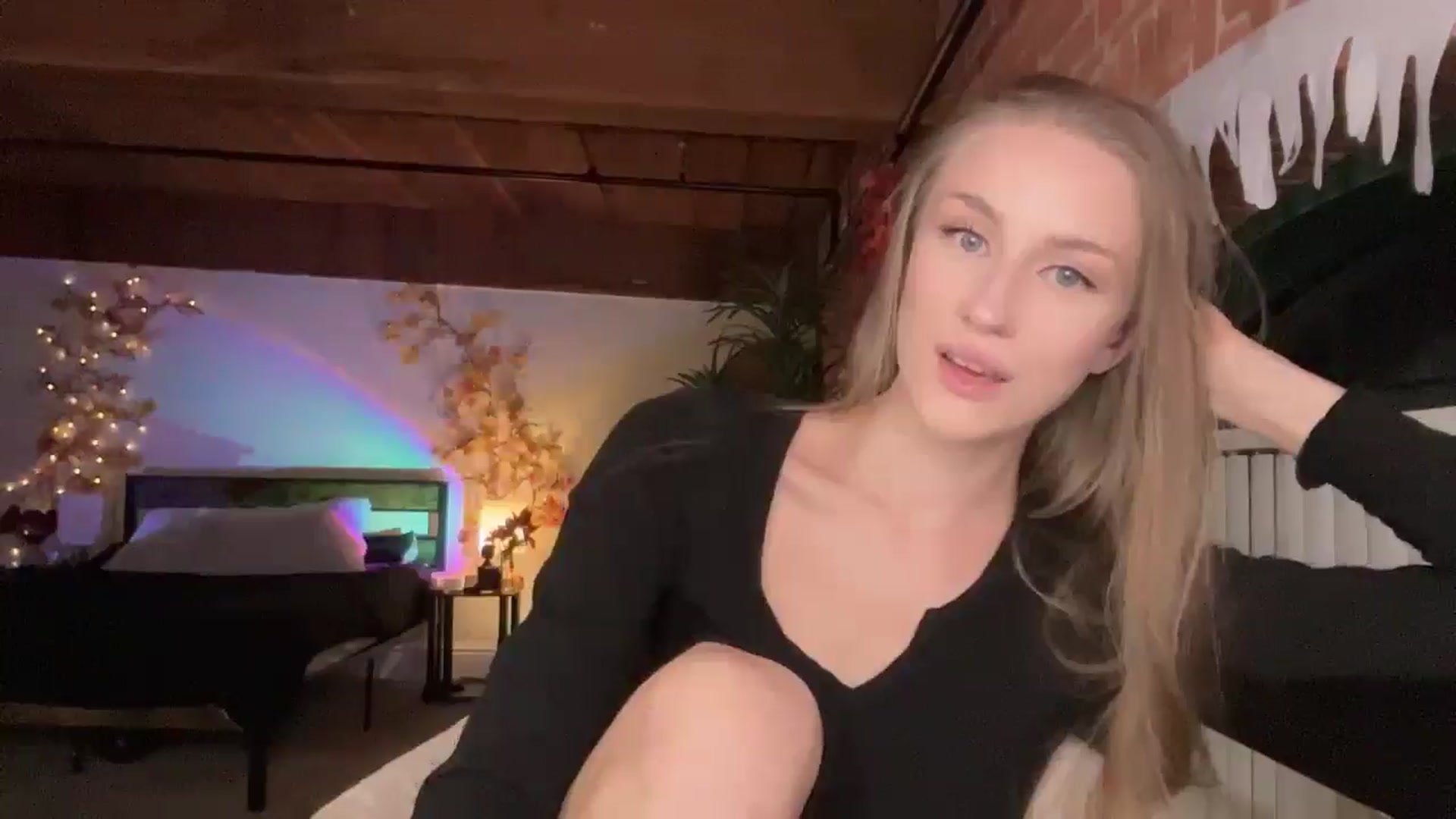 Gallery image thumbnail from Luna_Moore1's myfreecams stream on, 03/15/2025, 01:46 image 13 of 20