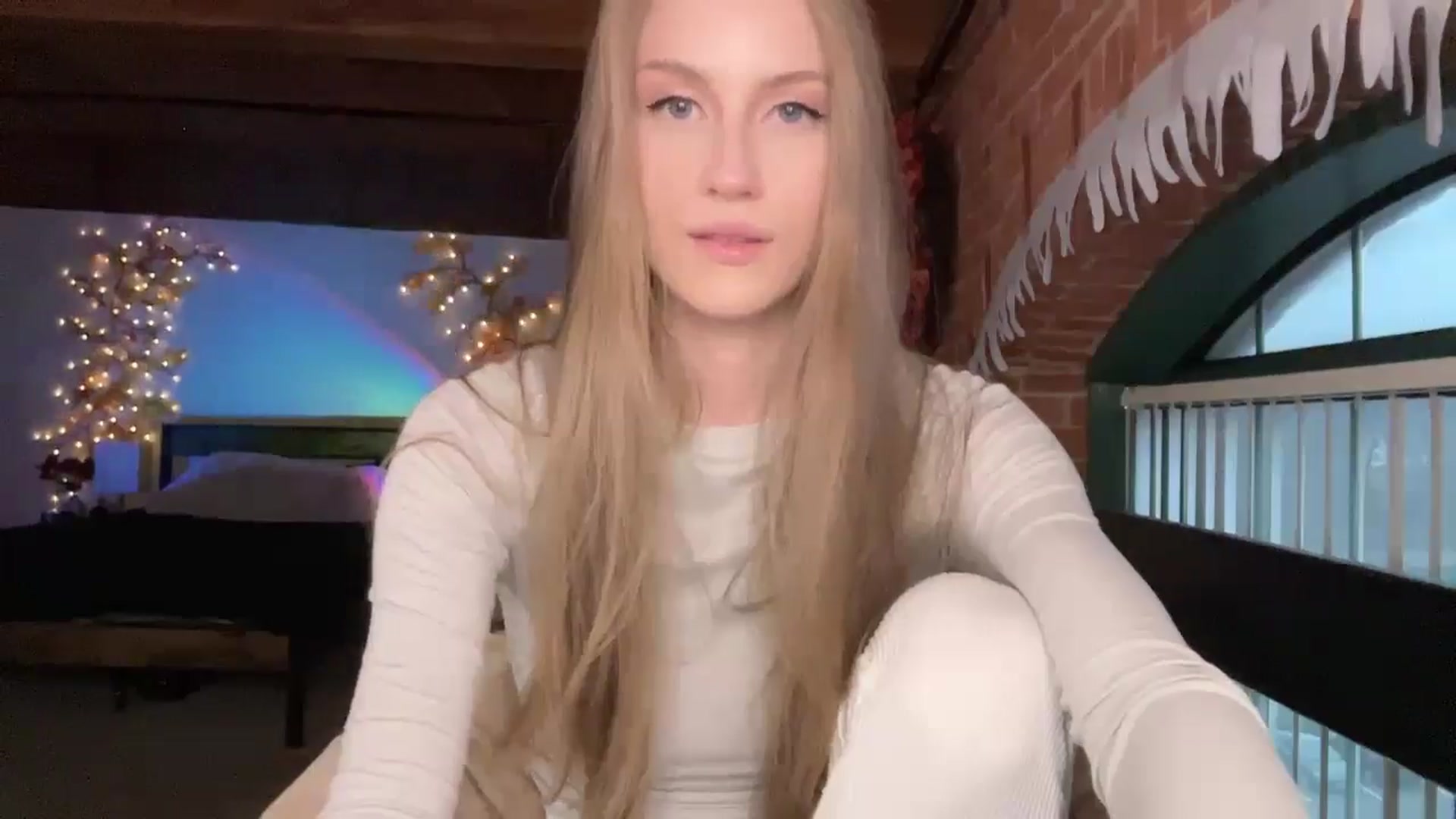 Gallery image thumbnail from Luna_Moore1's myfreecams stream on, 03/16/2025, 24:05 image 3 of 20