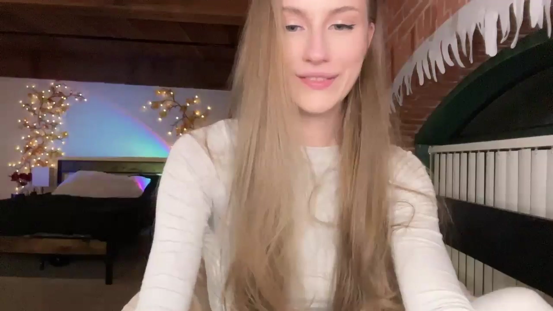Gallery image thumbnail from Luna_Moore1's myfreecams stream on, 03/16/2025, 24:05 image 19 of 20