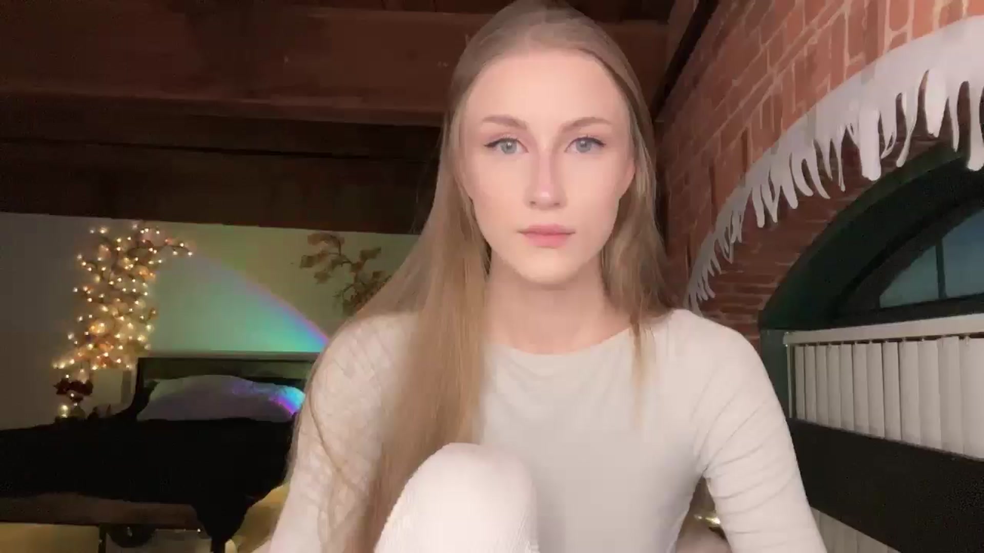 Gallery image thumbnail from Luna_Moore1's myfreecams stream on, 03/19/2025, 24:01 image 5 of 20
