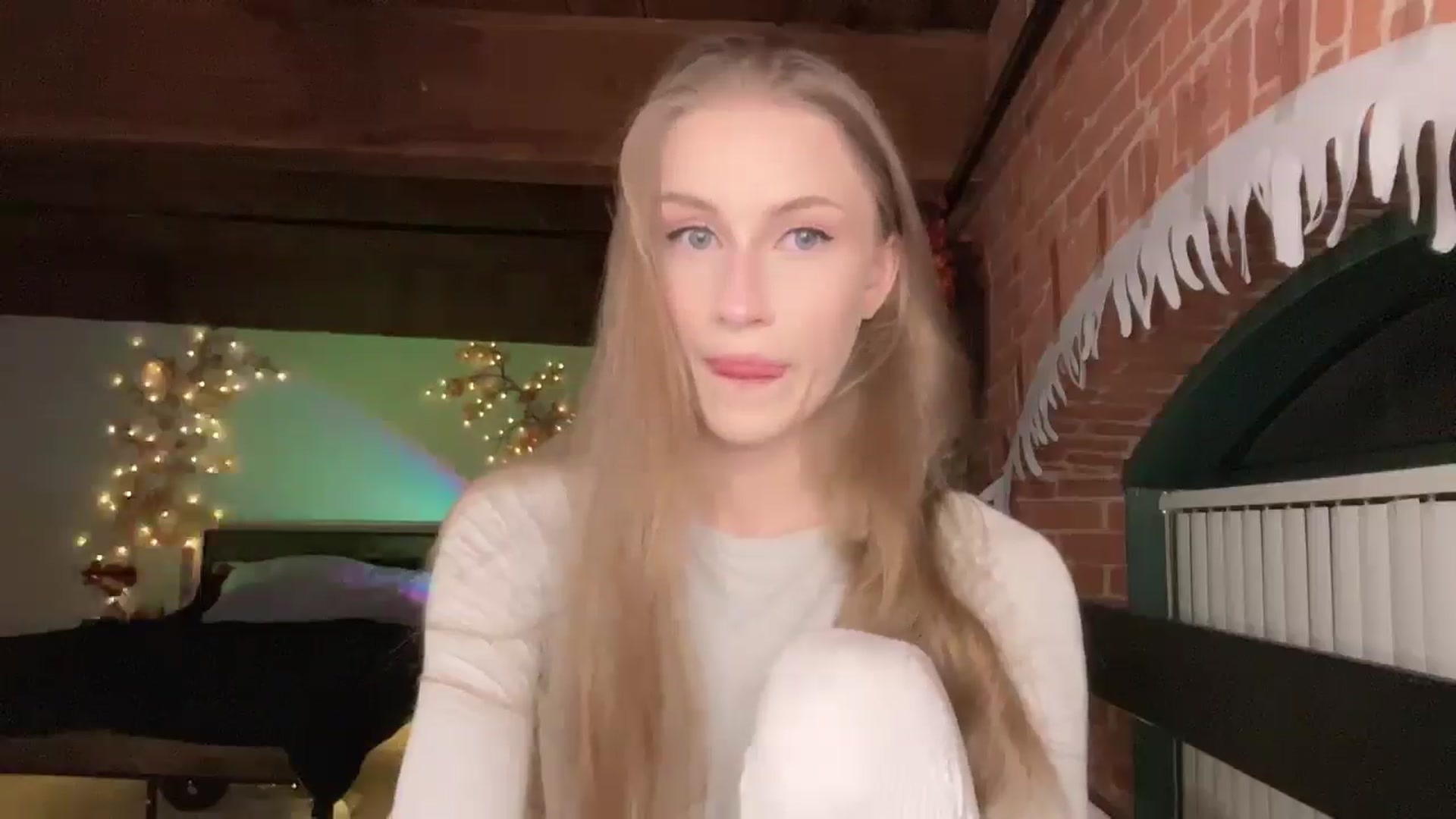 Gallery image thumbnail from Luna_Moore1's myfreecams stream on, 03/19/2025, 24:01 image 20 of 20