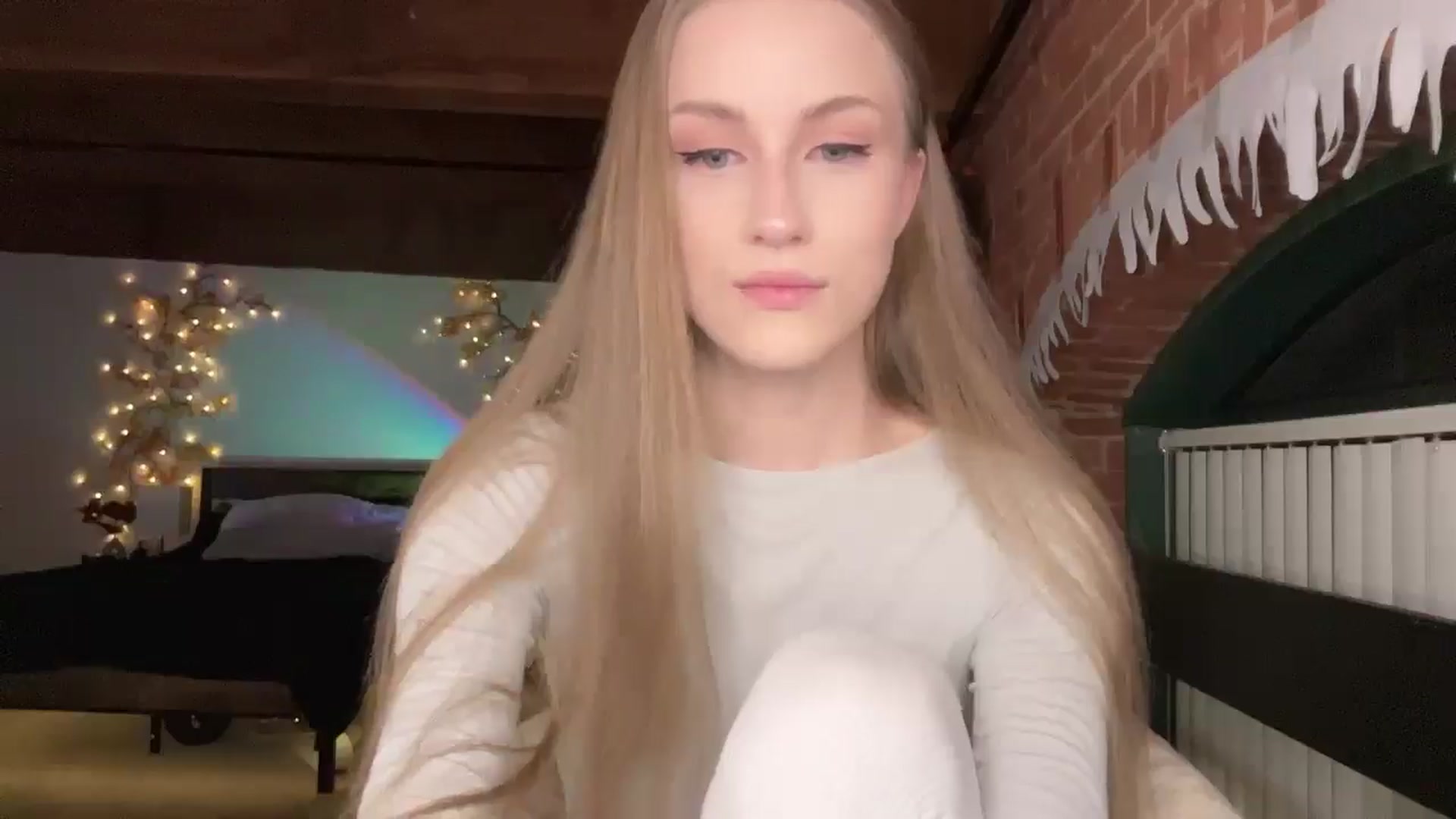 Gallery image thumbnail from Luna_Moore1's myfreecams stream on, 03/19/2025, 01:35 image 16 of 20