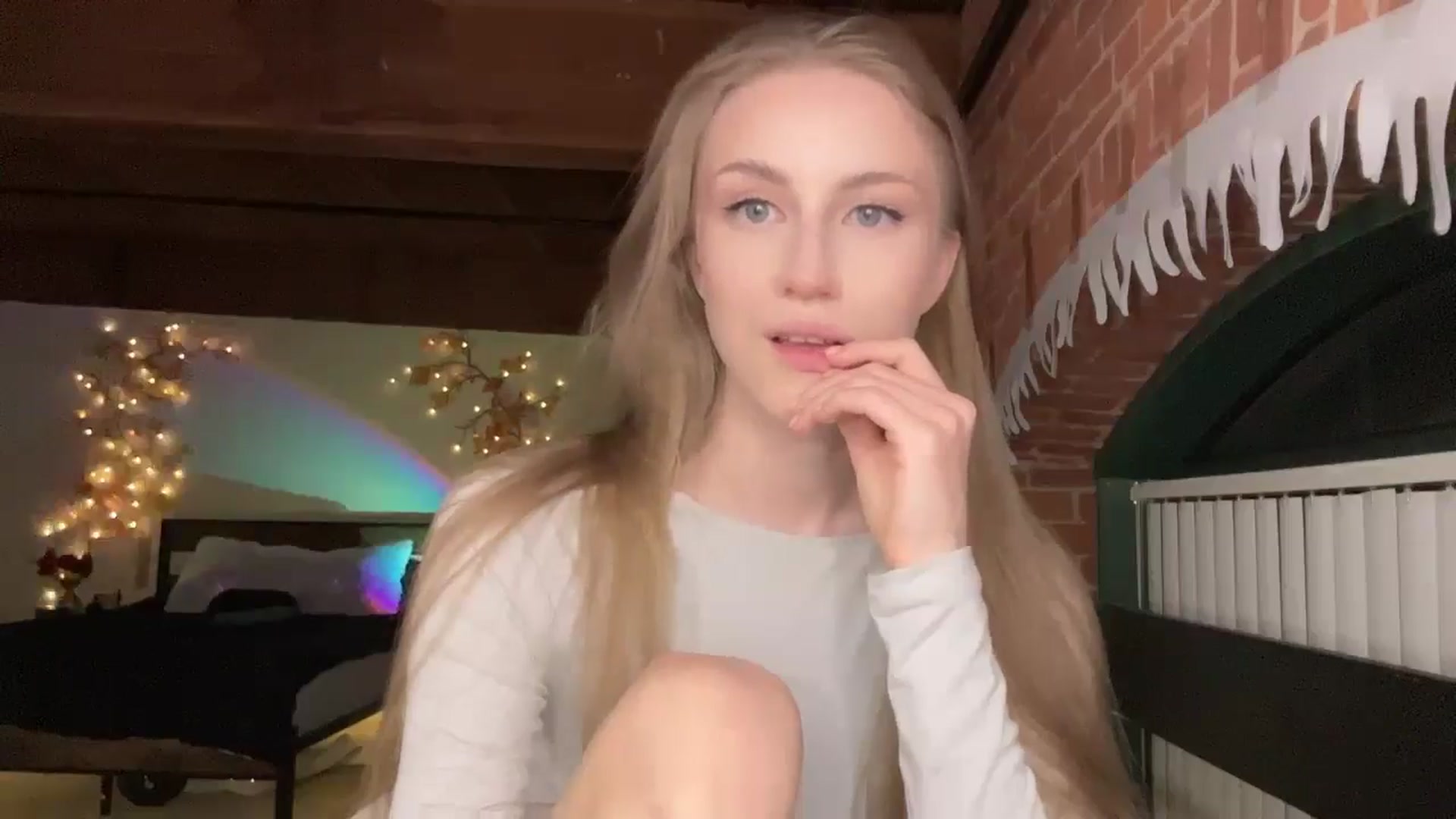 Gallery image thumbnail from Luna_Moore1's myfreecams stream on, 03/20/2025, 24:08 image 14 of 20