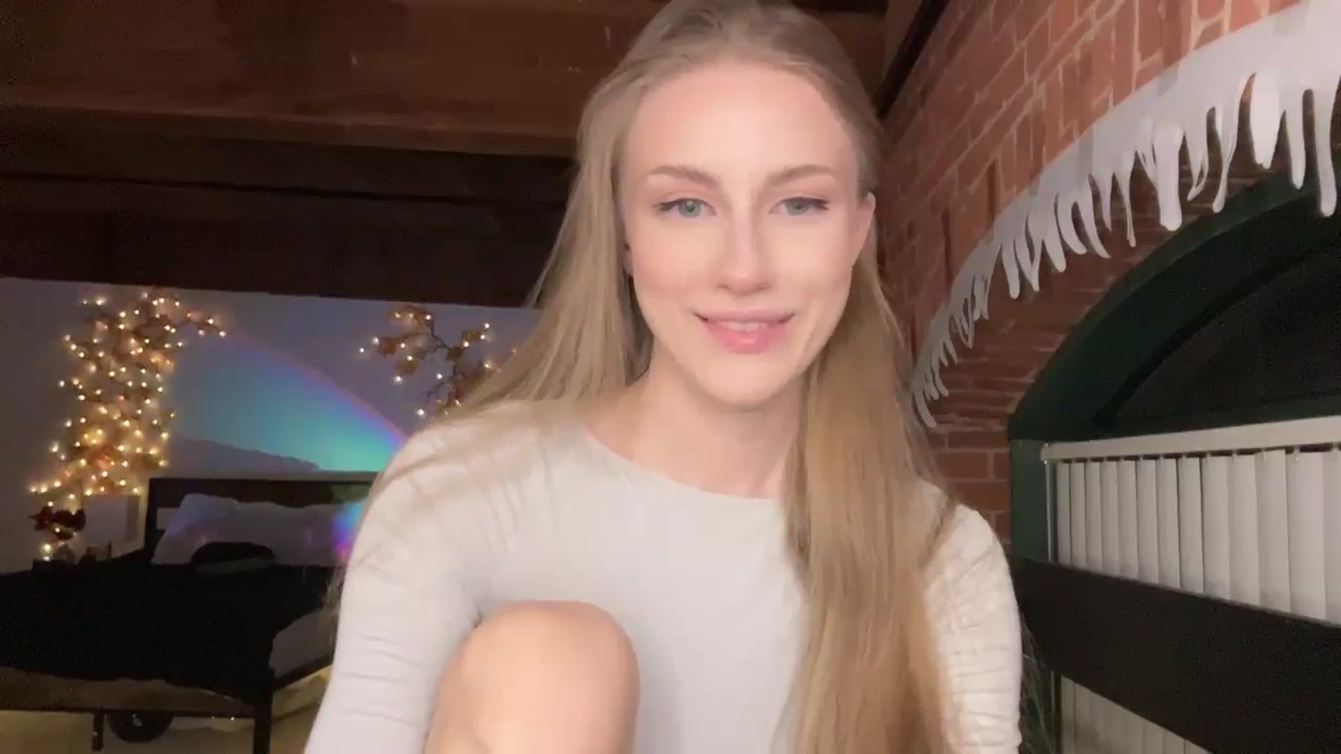 Gallery image thumbnail from Luna_Moore1's myfreecams stream on, 03/20/2025, 24:08 image 16 of 20