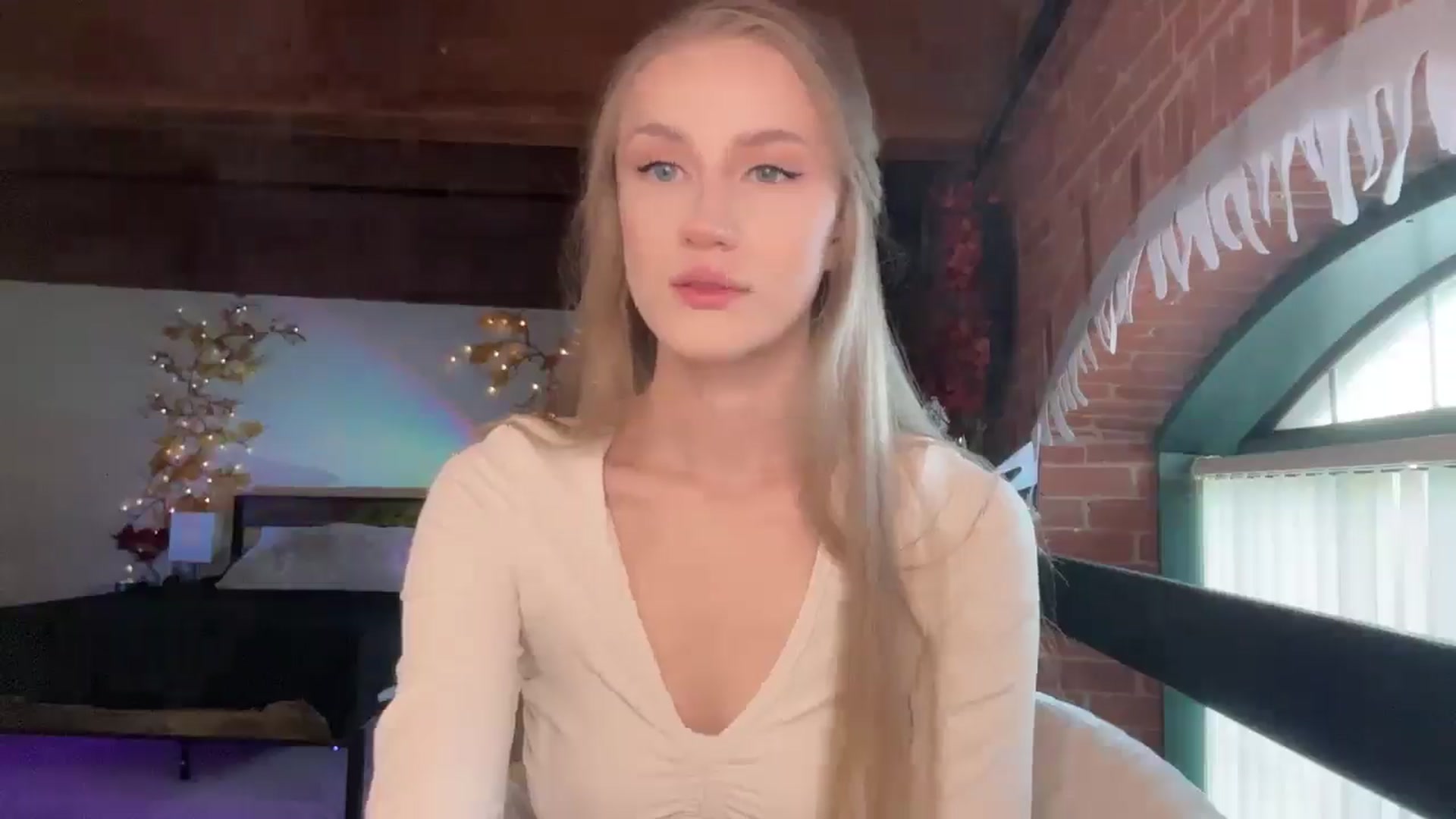 Gallery image thumbnail from Luna_Moore1's myfreecams stream on, 03/21/2025, 22:18 image 17 of 20