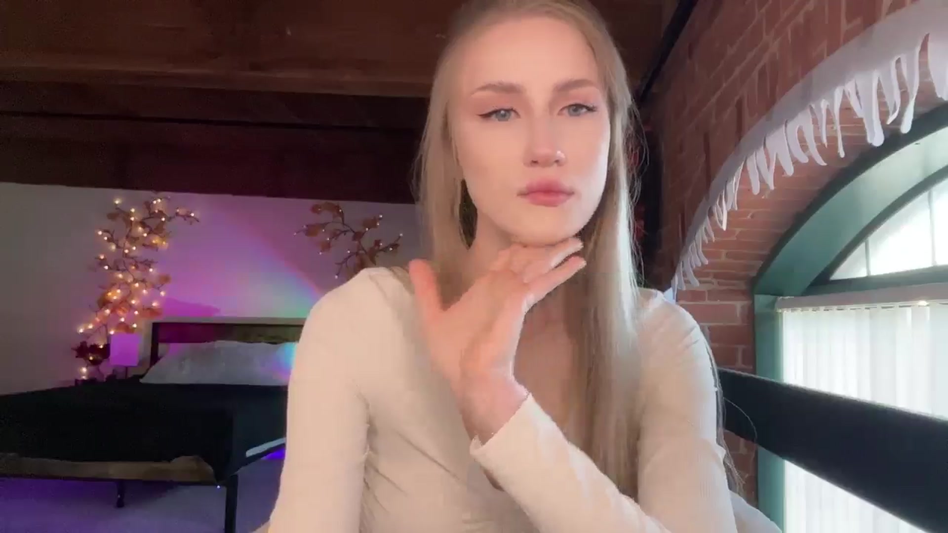 Gallery image thumbnail from Luna_Moore1's myfreecams stream on, 03/21/2025, 22:18 image 6 of 20