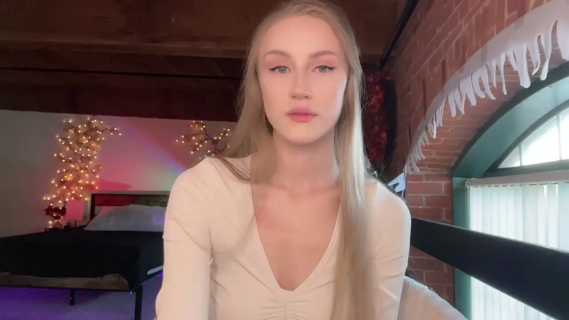 Gallery image thumbnail from Luna_Moore1's myfreecams stream on, 03/21/2025, 22:18 image 20 of 20