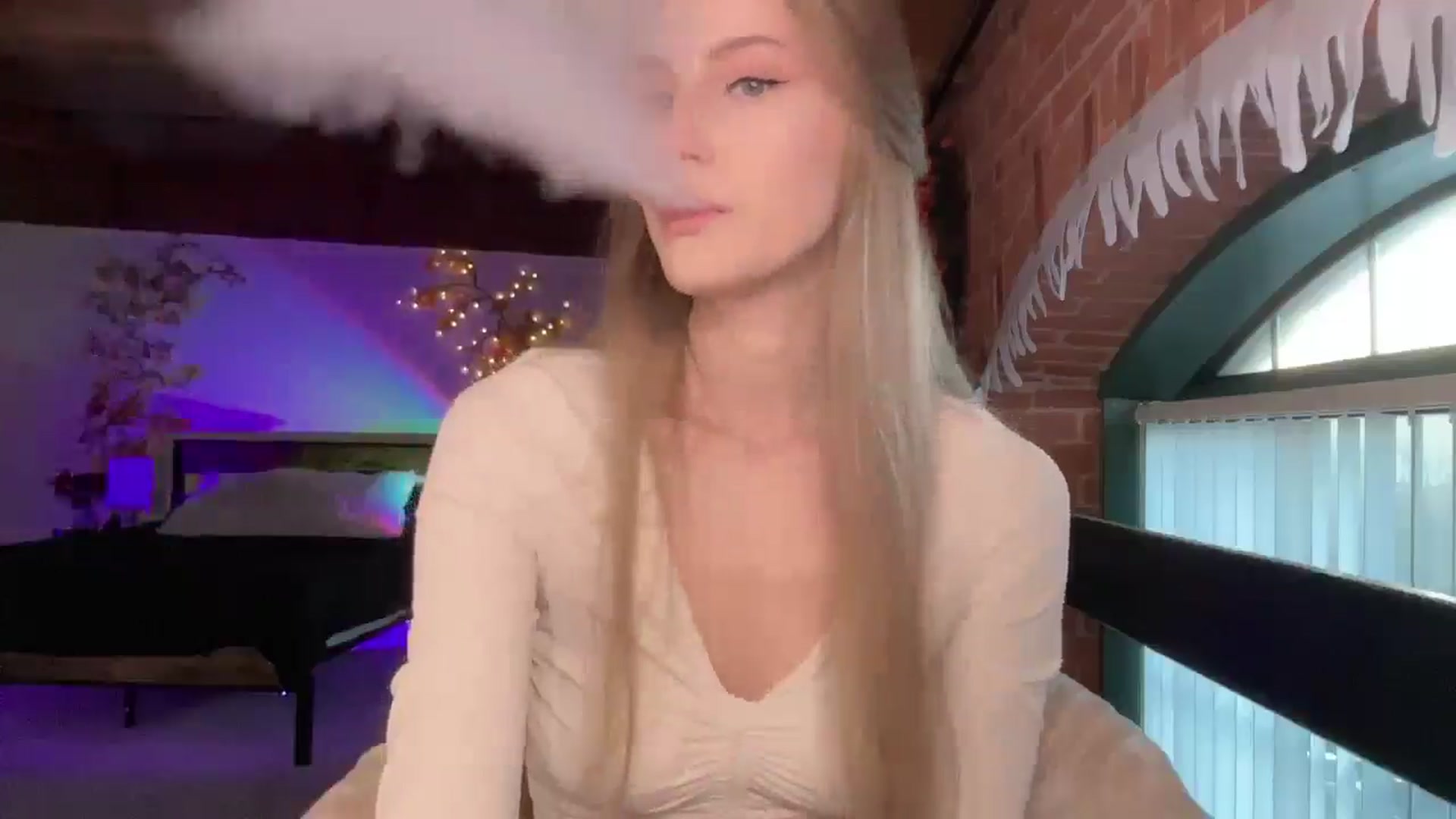 Gallery image thumbnail from Luna_Moore1's myfreecams stream on, 03/22/2025, 24:02 image 5 of 20