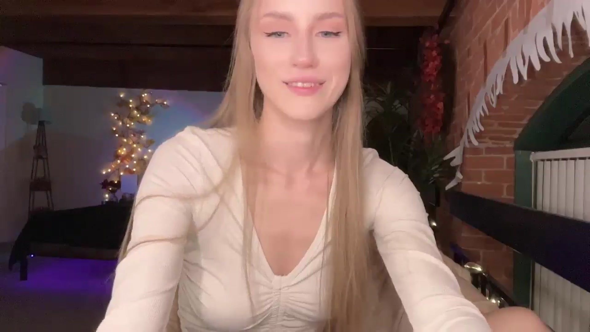 Gallery image thumbnail from Luna_Moore1's myfreecams stream on, 03/22/2025, 24:02 image 19 of 20