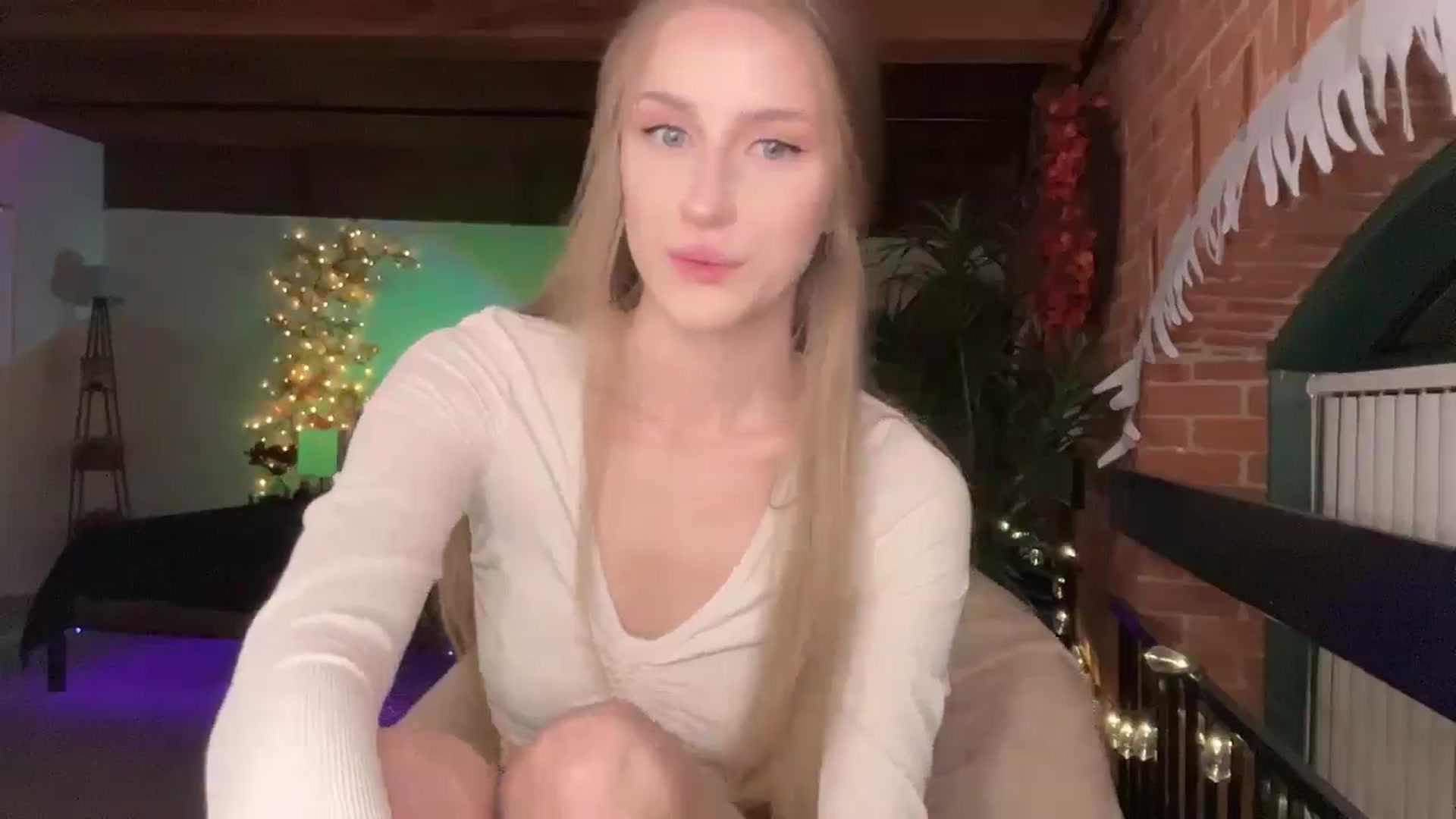 Gallery image thumbnail from Luna_Moore1's myfreecams stream on, 03/22/2025, 24:02 image 18 of 20