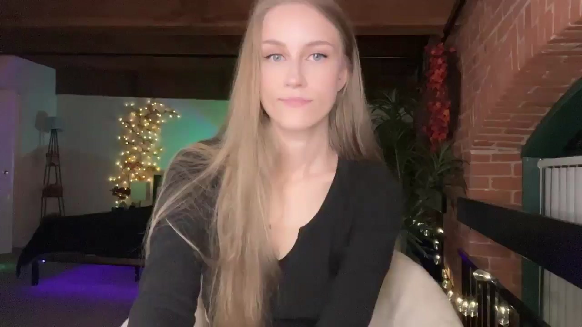 Gallery image thumbnail from Luna_Moore1's myfreecams stream on, 03/25/2025, 24:14 image 5 of 20