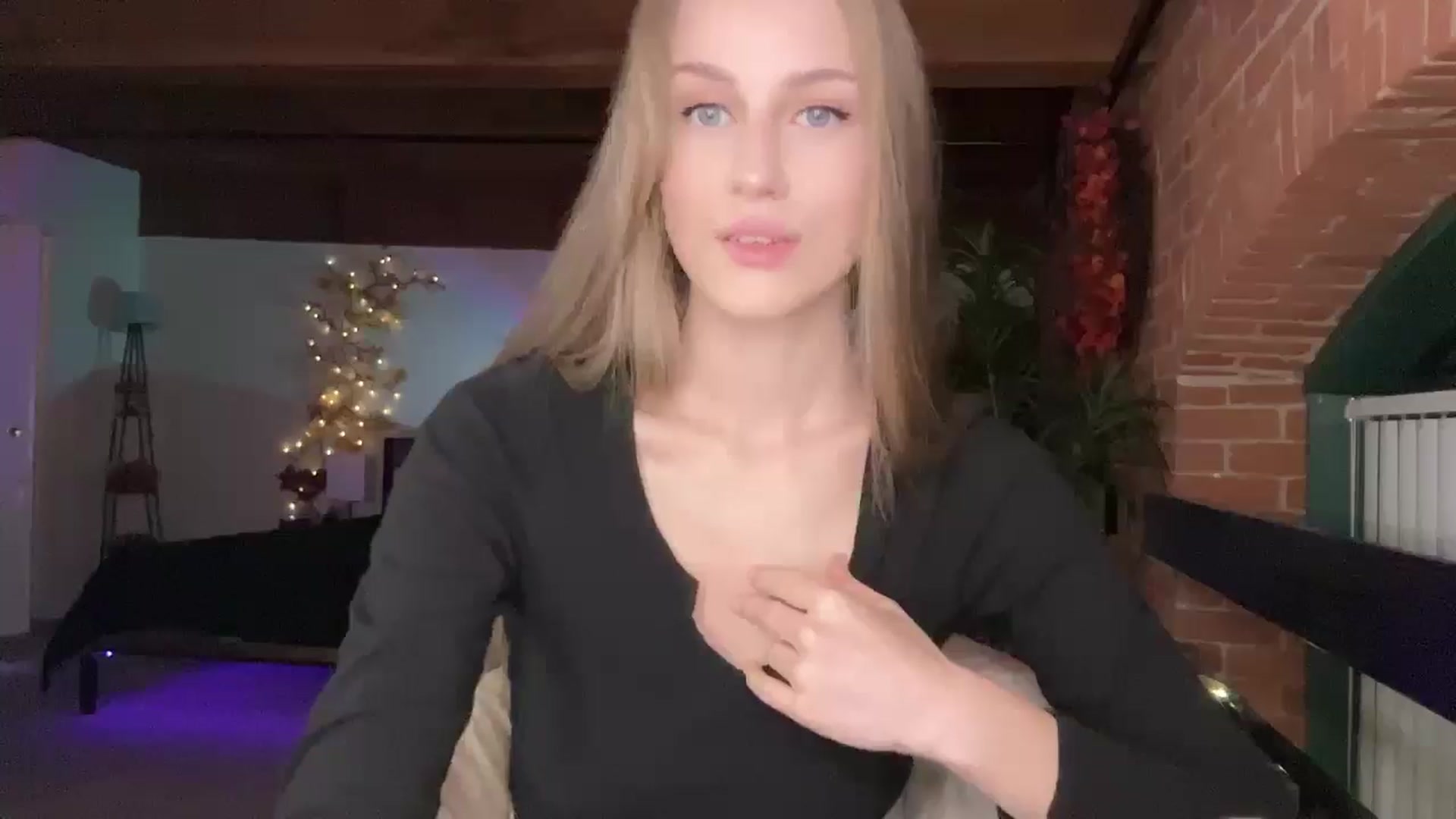 Gallery image thumbnail from Luna_Moore1's myfreecams stream on, 03/25/2025, 24:14 image 13 of 20