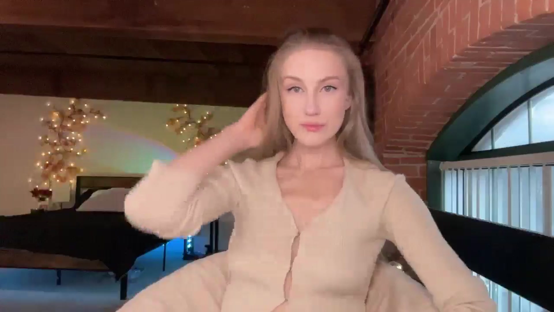 Gallery image thumbnail from Luna_Moore1's myfreecams stream on, 03/28/2025, 22:35 image 13 of 20