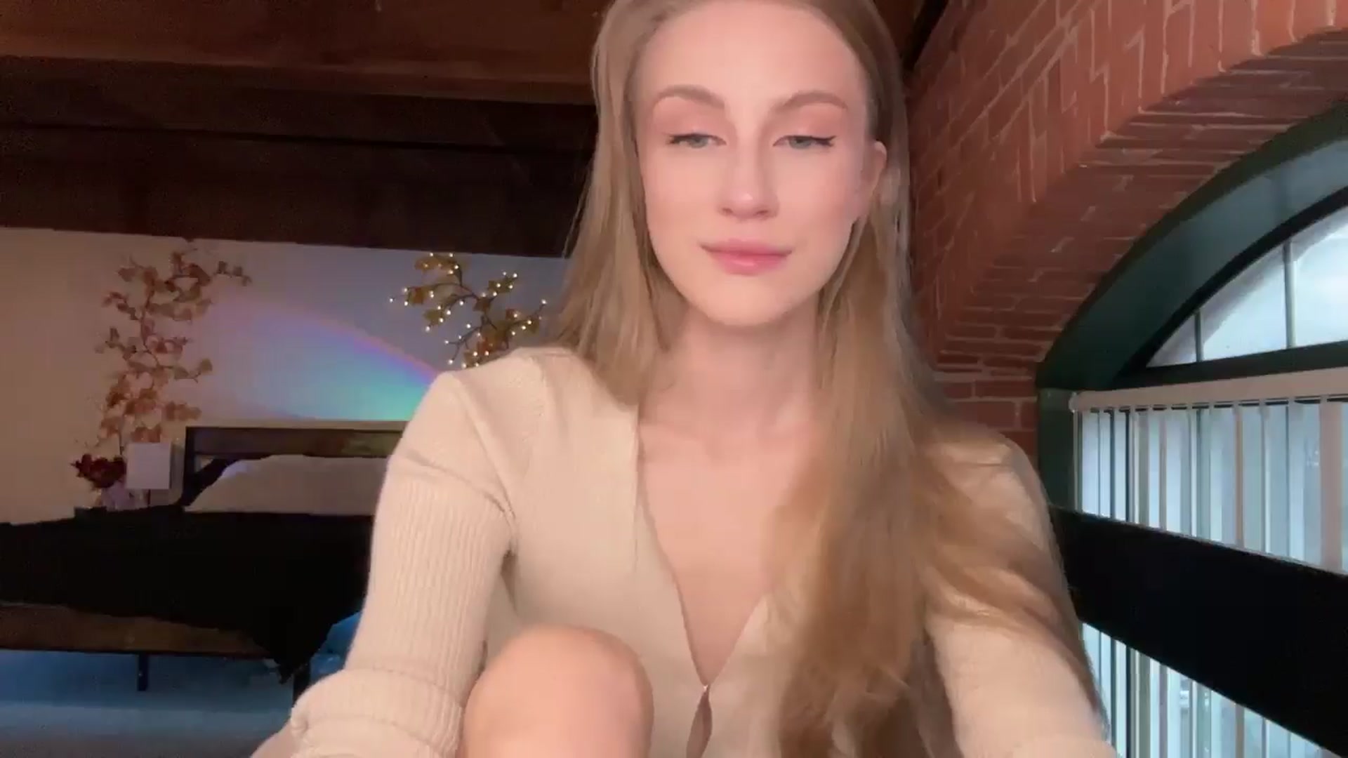 Gallery image thumbnail from Luna_Moore1's myfreecams stream on, 03/28/2025, 22:35 image 19 of 20