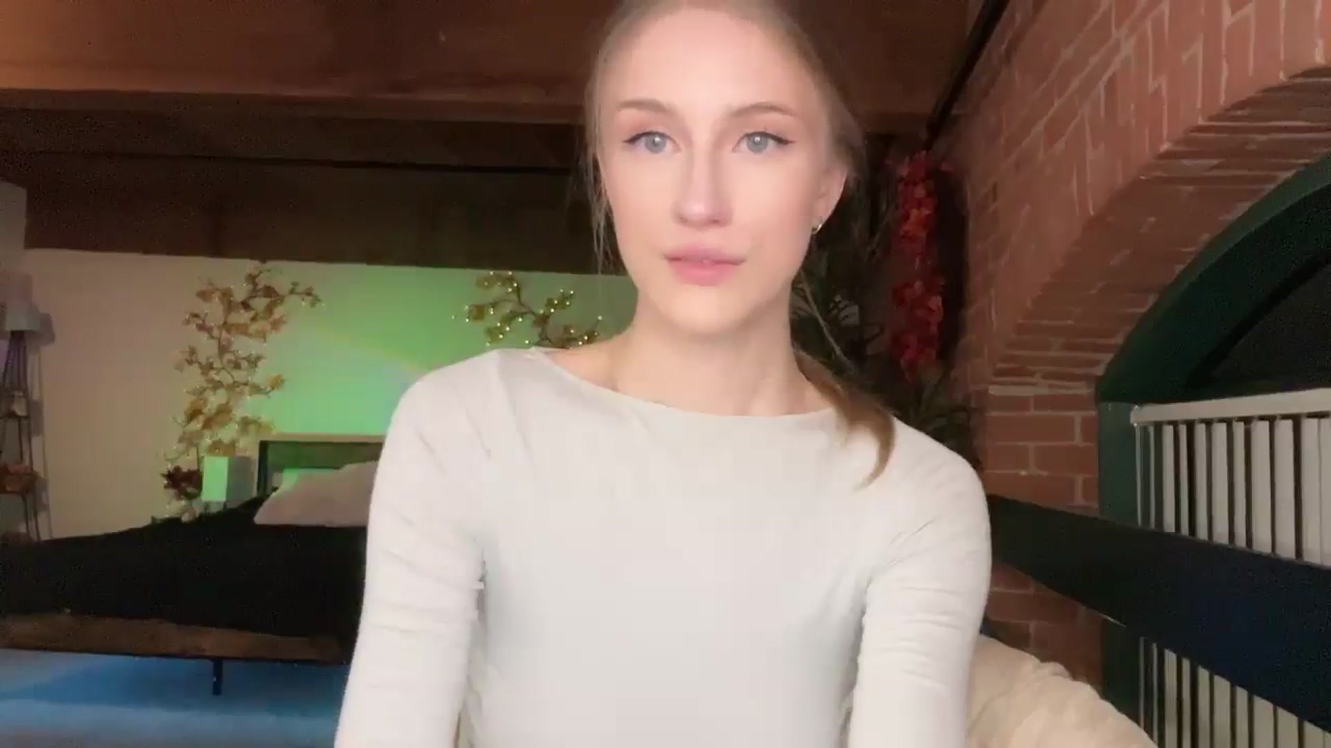 Gallery image thumbnail from Luna_Moore1's myfreecams stream on, 04/08/2025, 24:02 image 13 of 20