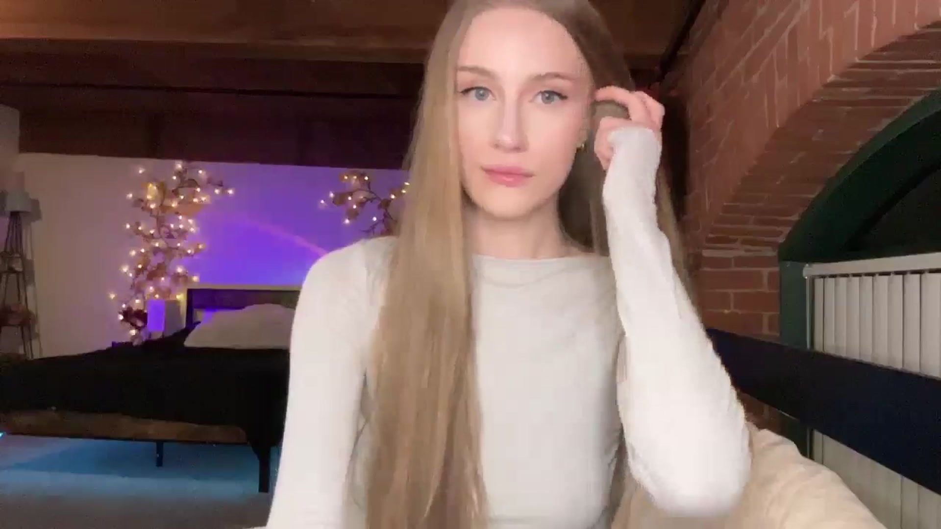 Gallery image thumbnail from Luna_Moore1's myfreecams stream on, 04/08/2025, 24:23 image 14 of 20