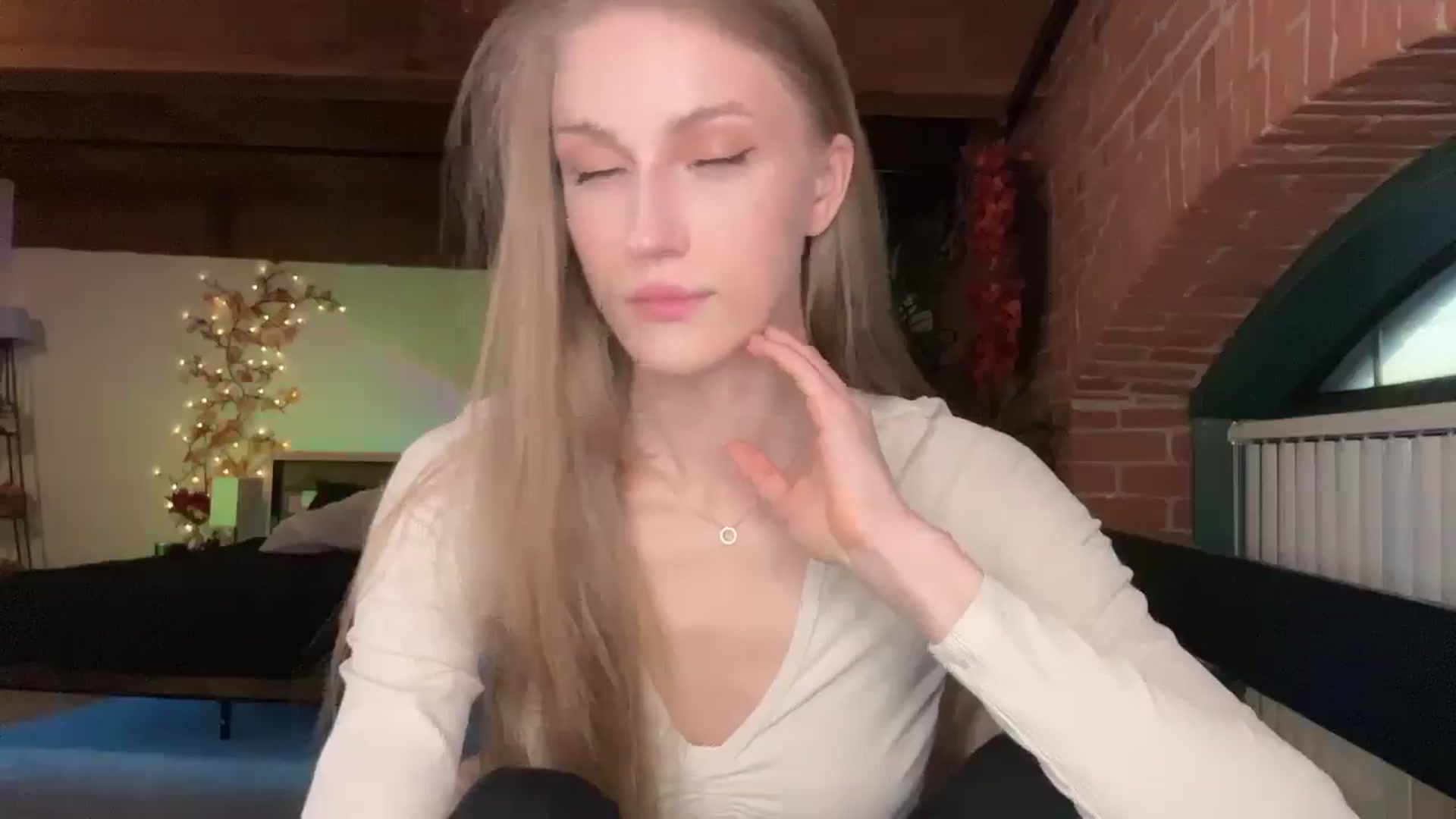 Gallery image thumbnail from Luna_Moore1's myfreecams stream on, 04/09/2025, 23:41 image 11 of 20