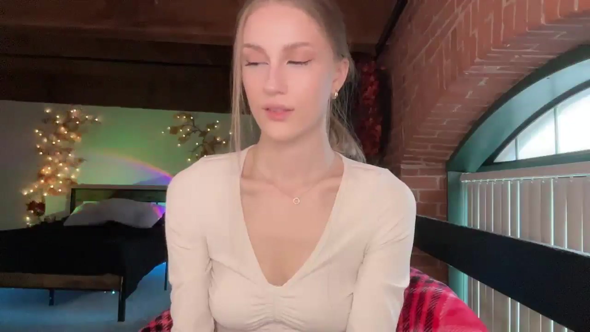Gallery image thumbnail from Luna_Moore1's myfreecams stream on, 04/21/2025, 22:24 image 20 of 20