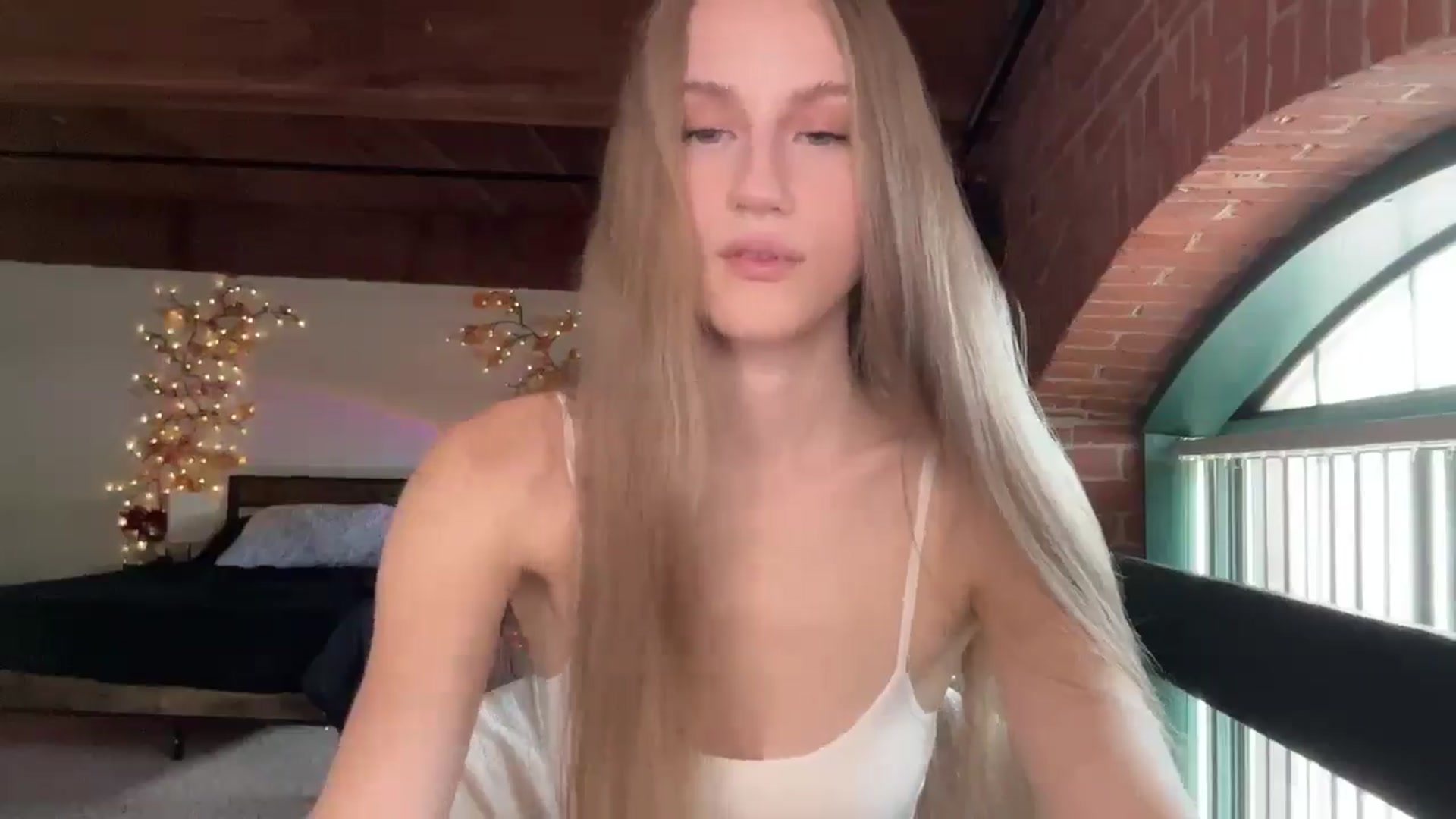 Gallery image thumbnail from Luna_Moore1's myfreecams stream on, 04/22/2025, 20:41 image 2 of 20