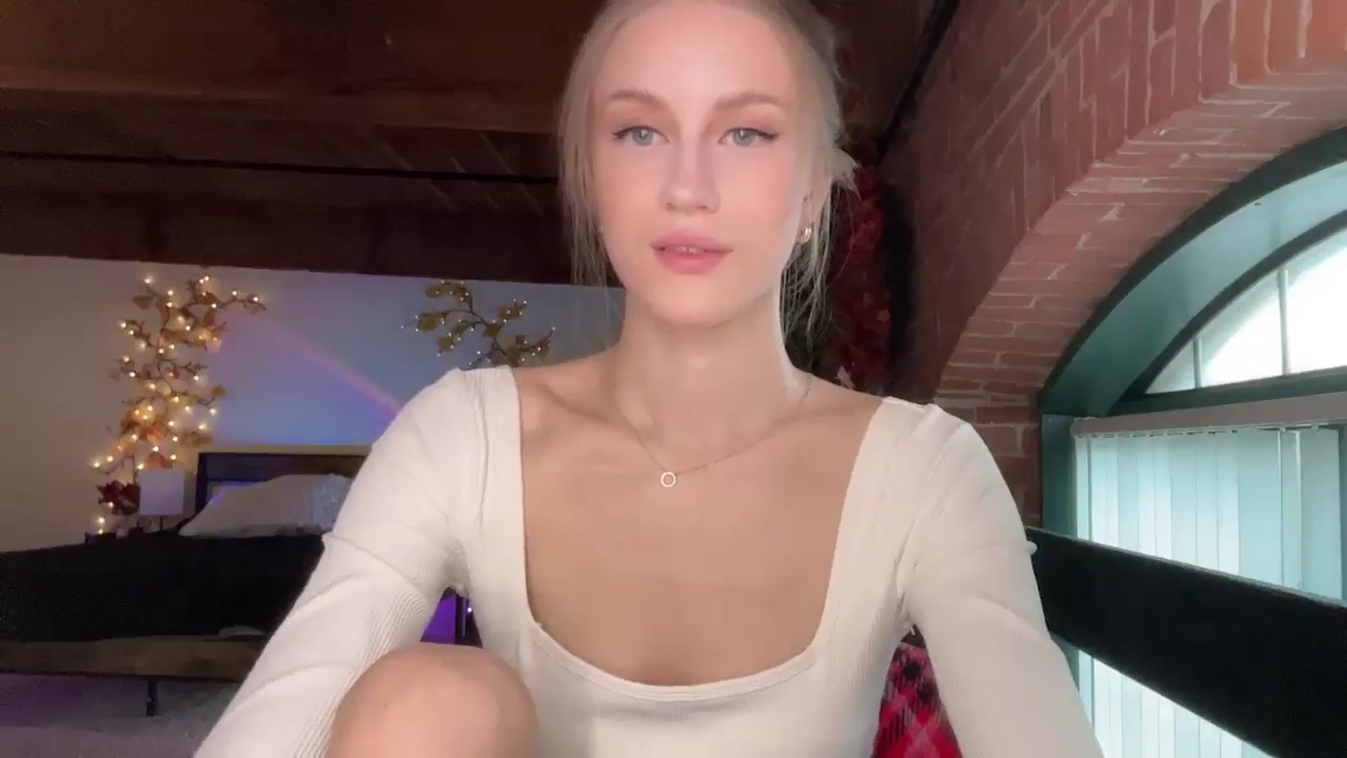 Gallery image thumbnail from Luna_Moore1's myfreecams stream on, 04/26/2025, 22:59 image 4 of 20
