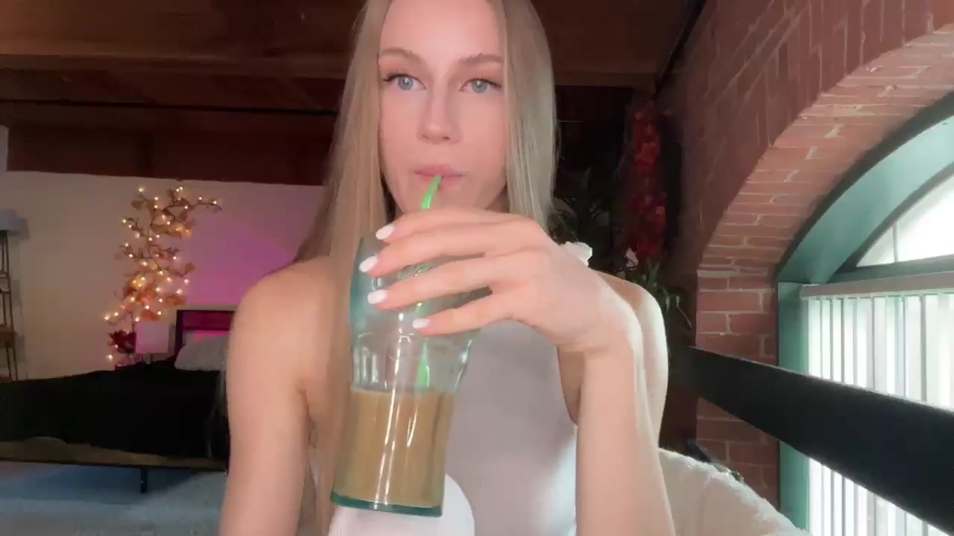 Gallery image thumbnail from Luna_Moore1's myfreecams stream on, 05/07/2025, 22:23 image 10 of 20