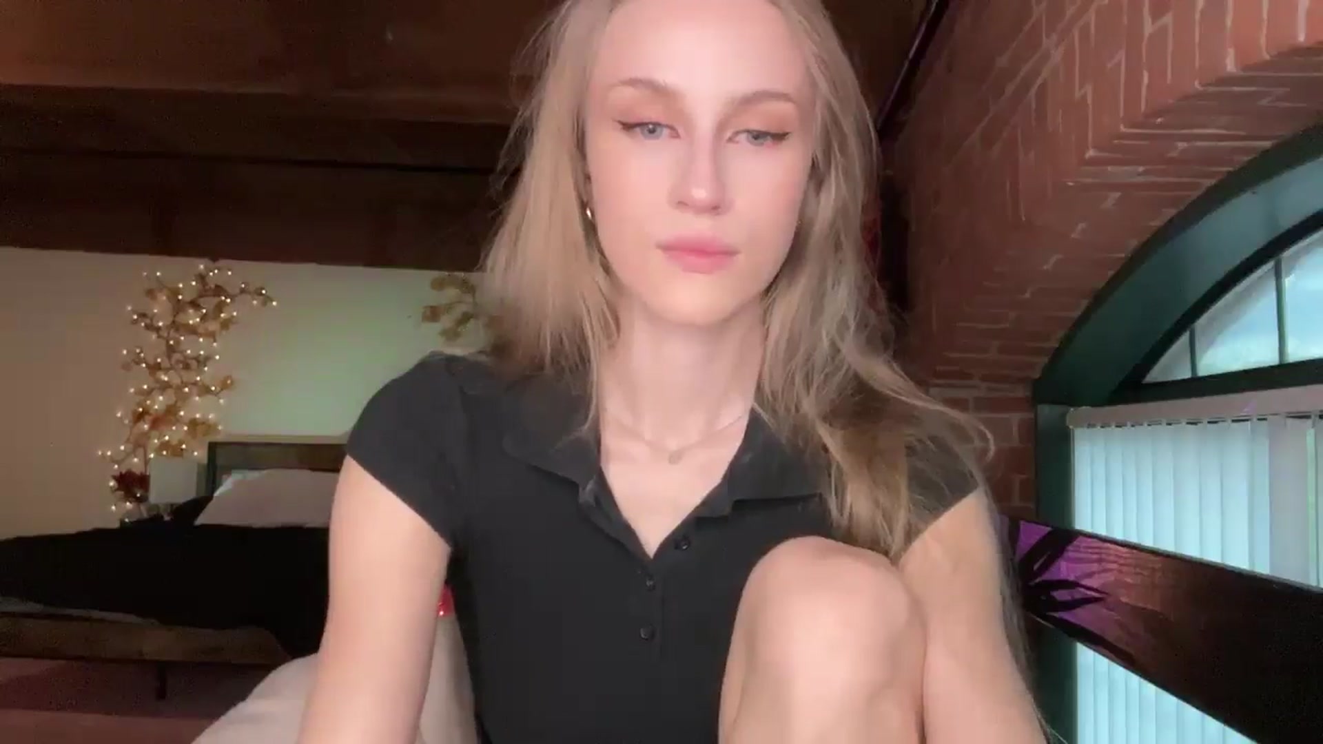 Gallery image thumbnail from Luna_Moore1's myfreecams stream on, 05/08/2025, 23:15 image 13 of 20
