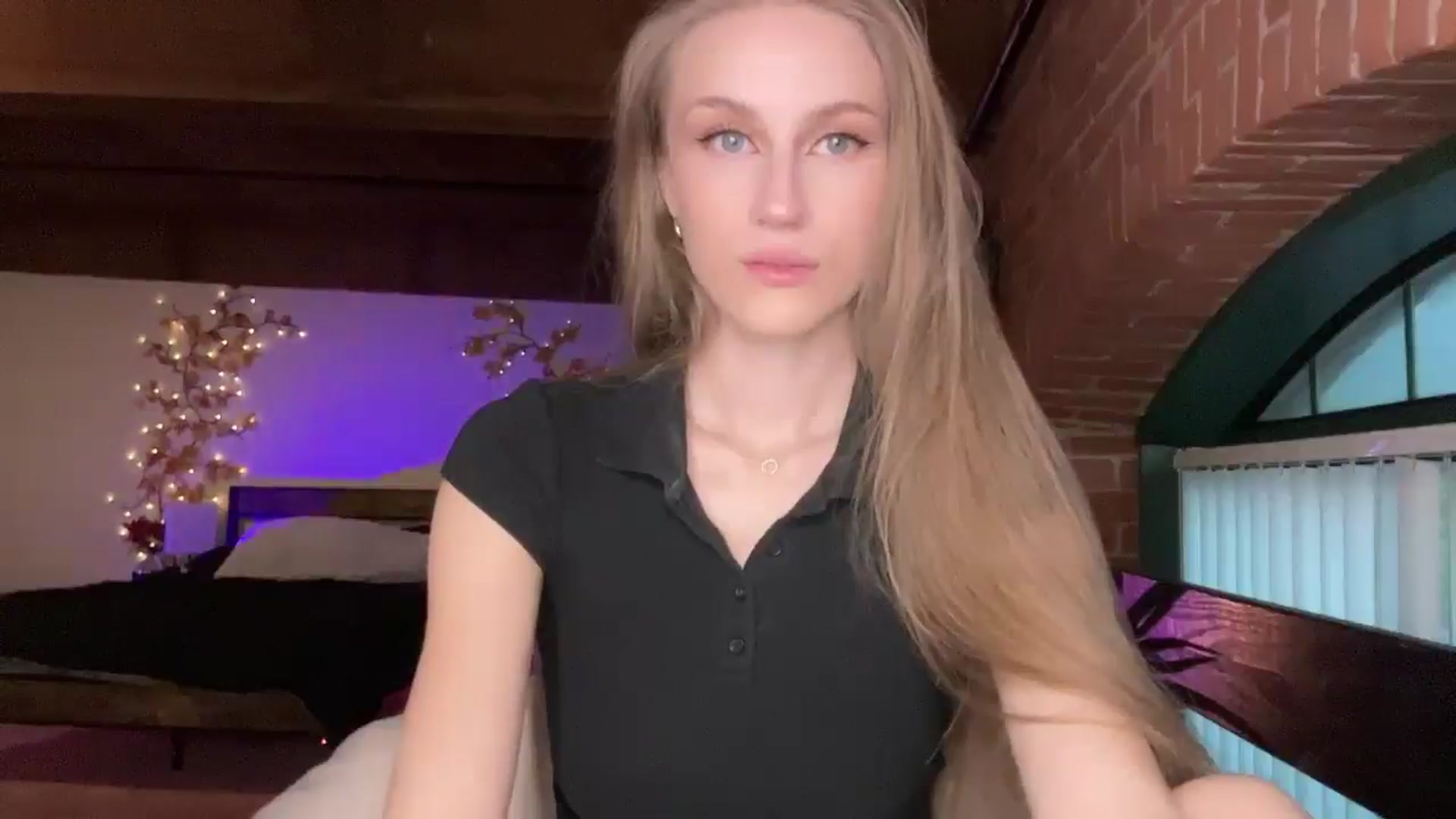 Gallery image thumbnail from Luna_Moore1's myfreecams stream on, 05/08/2025, 23:15 image 18 of 20