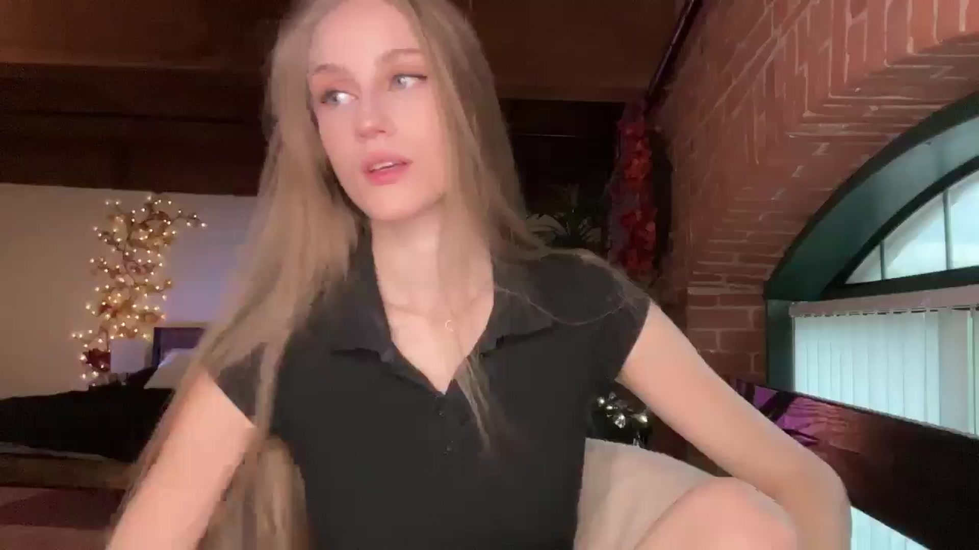 Gallery image thumbnail from Luna_Moore1's myfreecams stream on, 05/08/2025, 23:15 image 4 of 20