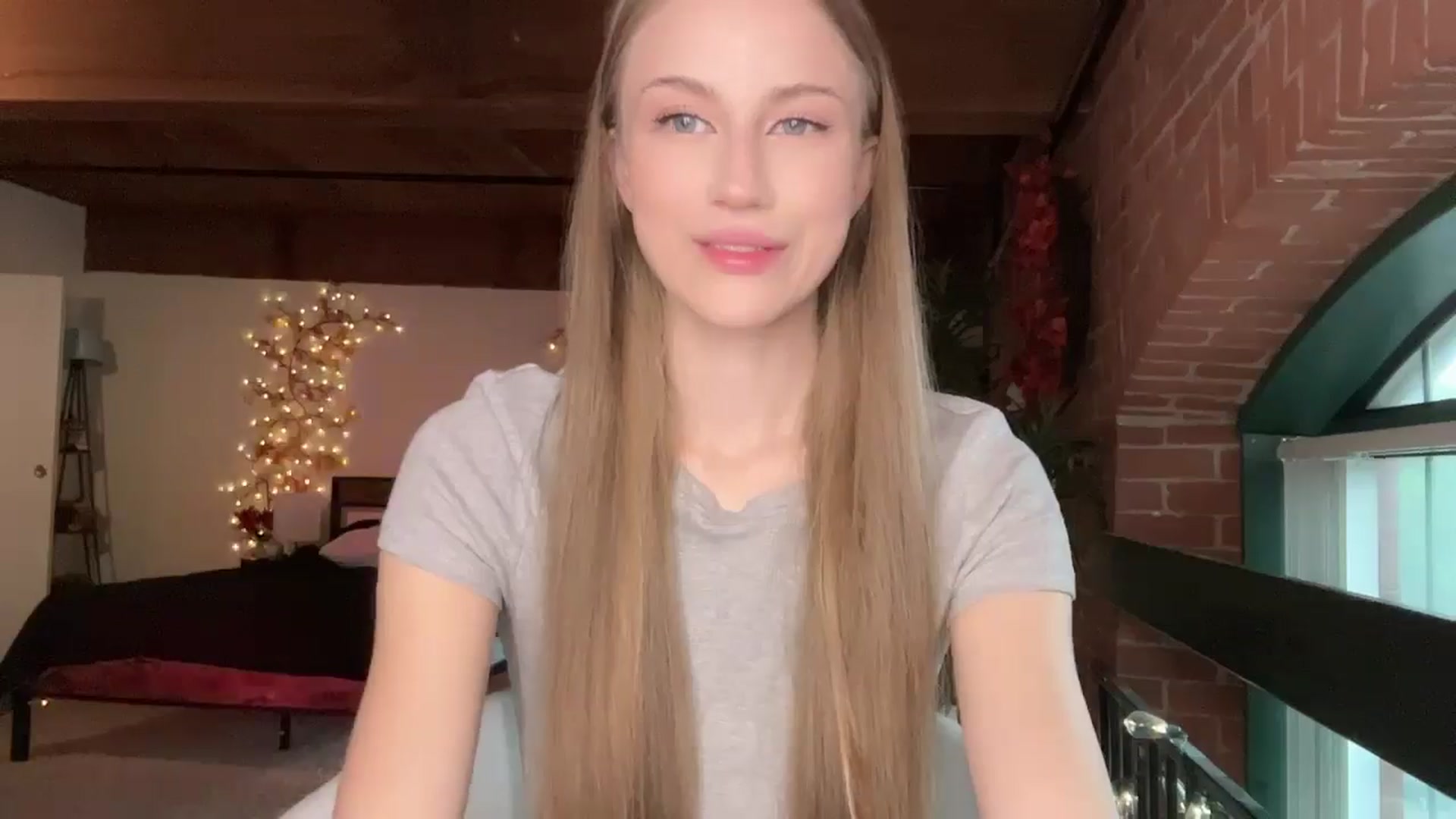 Gallery image thumbnail from Luna_Moore1's myfreecams stream on, 05/15/2025, 24:01 image 2 of 20