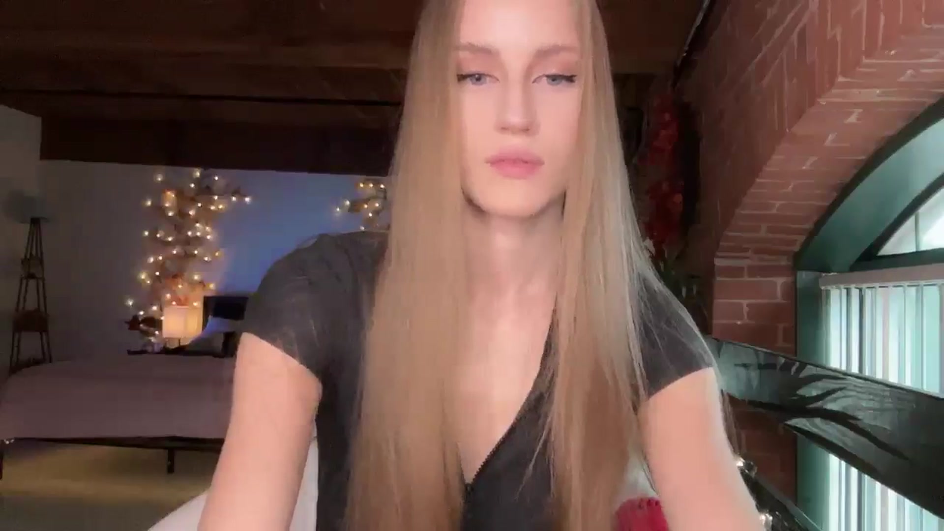 Gallery image thumbnail from Luna_Moore1's myfreecams stream on, 06/14/2025, 22:32 image 15 of 20