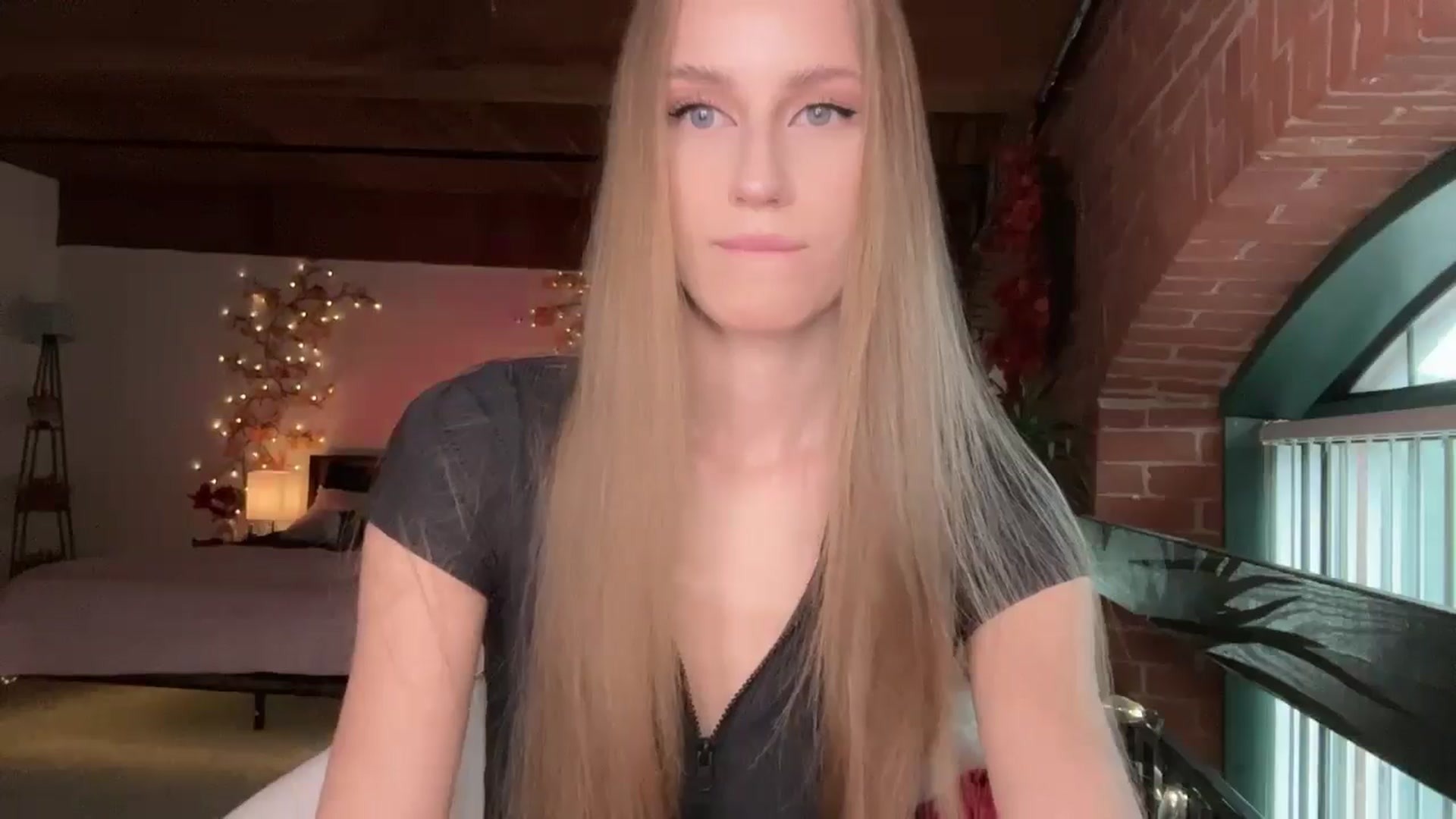 Gallery image thumbnail from Luna_Moore1's myfreecams stream on, 06/14/2025, 22:32 image 13 of 20