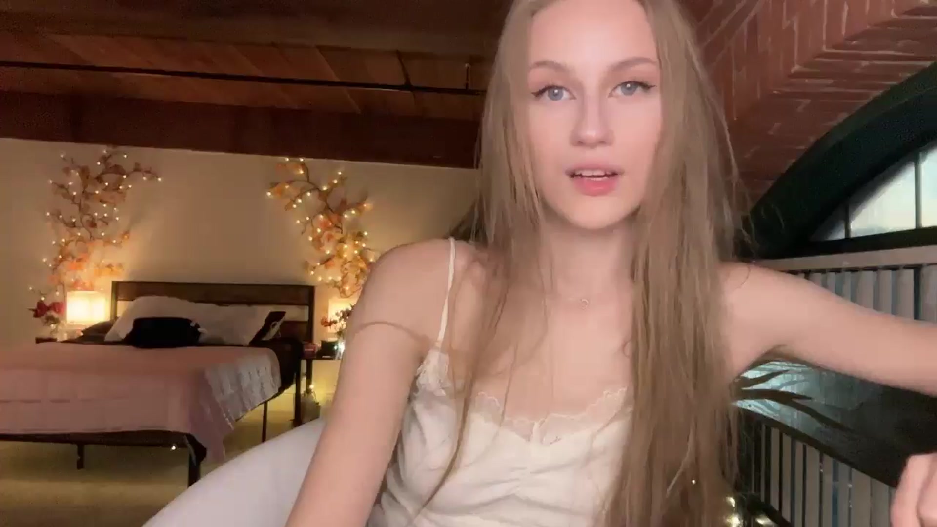 Gallery image thumbnail from Luna_Moore1's myfreecams stream on, 07/05/2025, 01:04 image 4 of 20