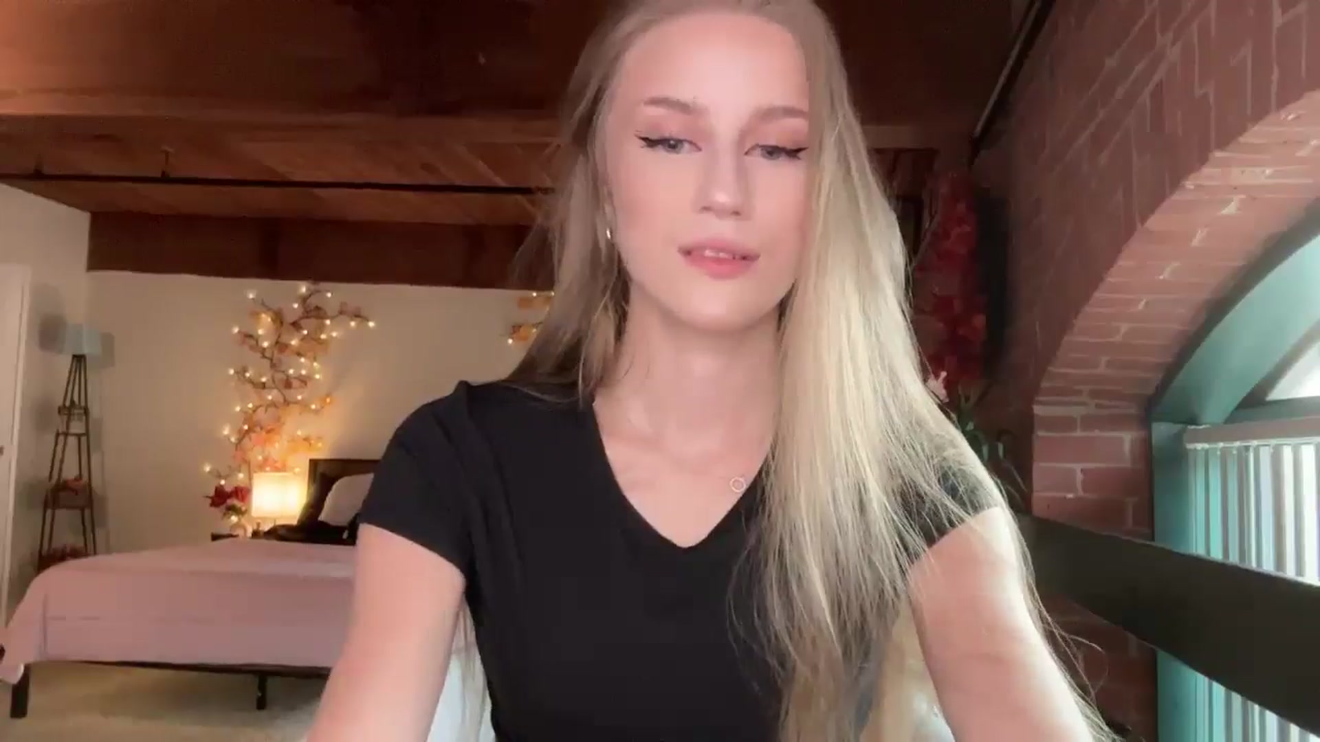 Gallery image thumbnail from Luna_Moore1's myfreecams stream on, 07/05/2025, 23:42 image 2 of 20