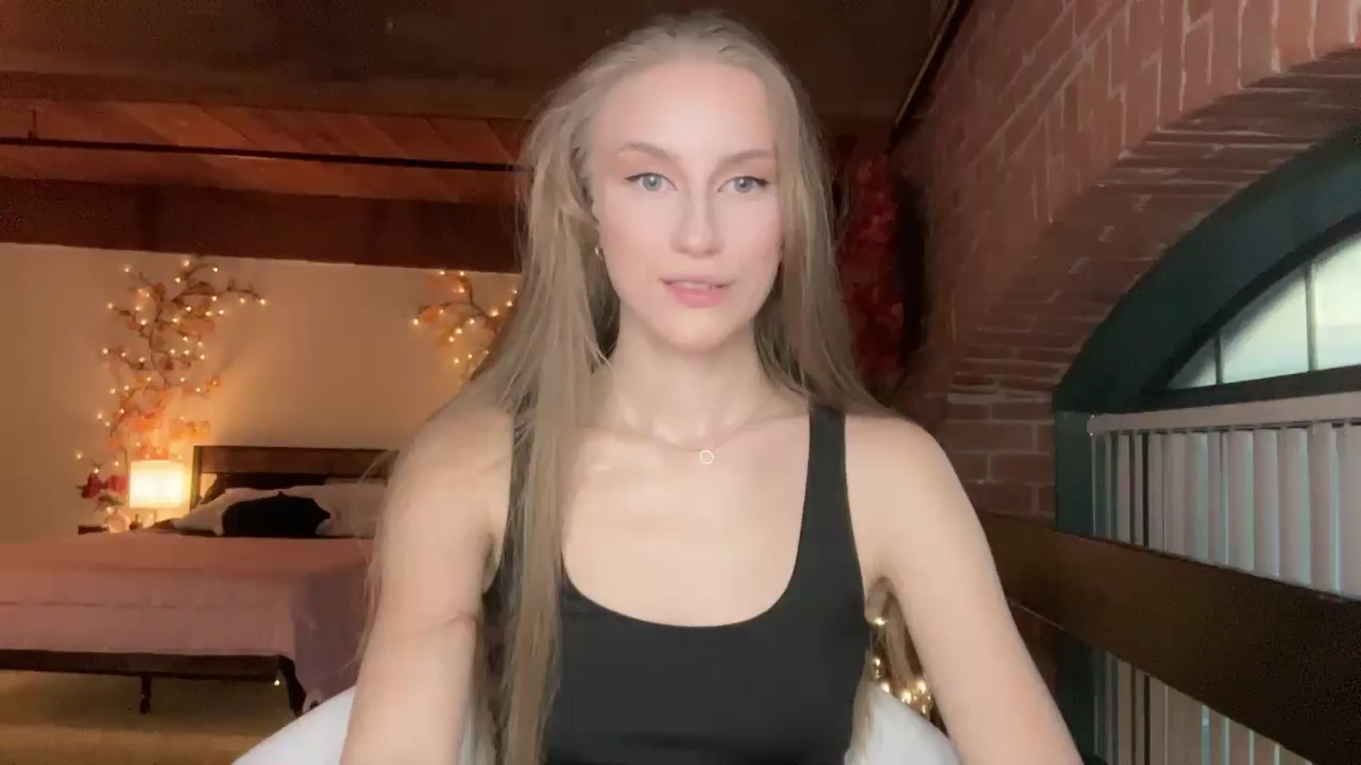 Gallery image thumbnail from Luna_Moore1's myfreecams stream on, 07/10/2025, 24:57 image 15 of 20