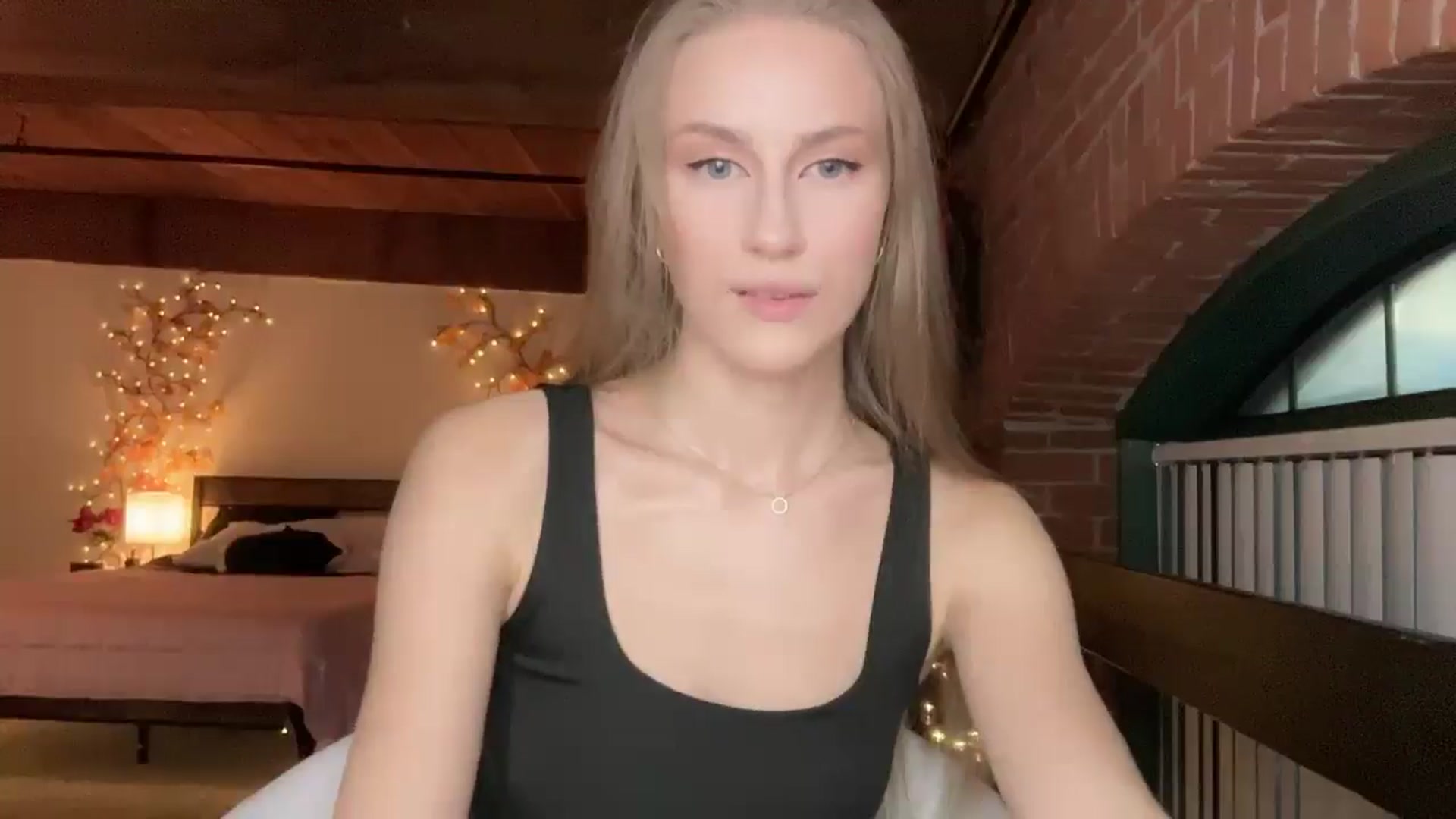 Gallery image thumbnail from Luna_Moore1's myfreecams stream on, 07/10/2025, 24:57 image 17 of 20