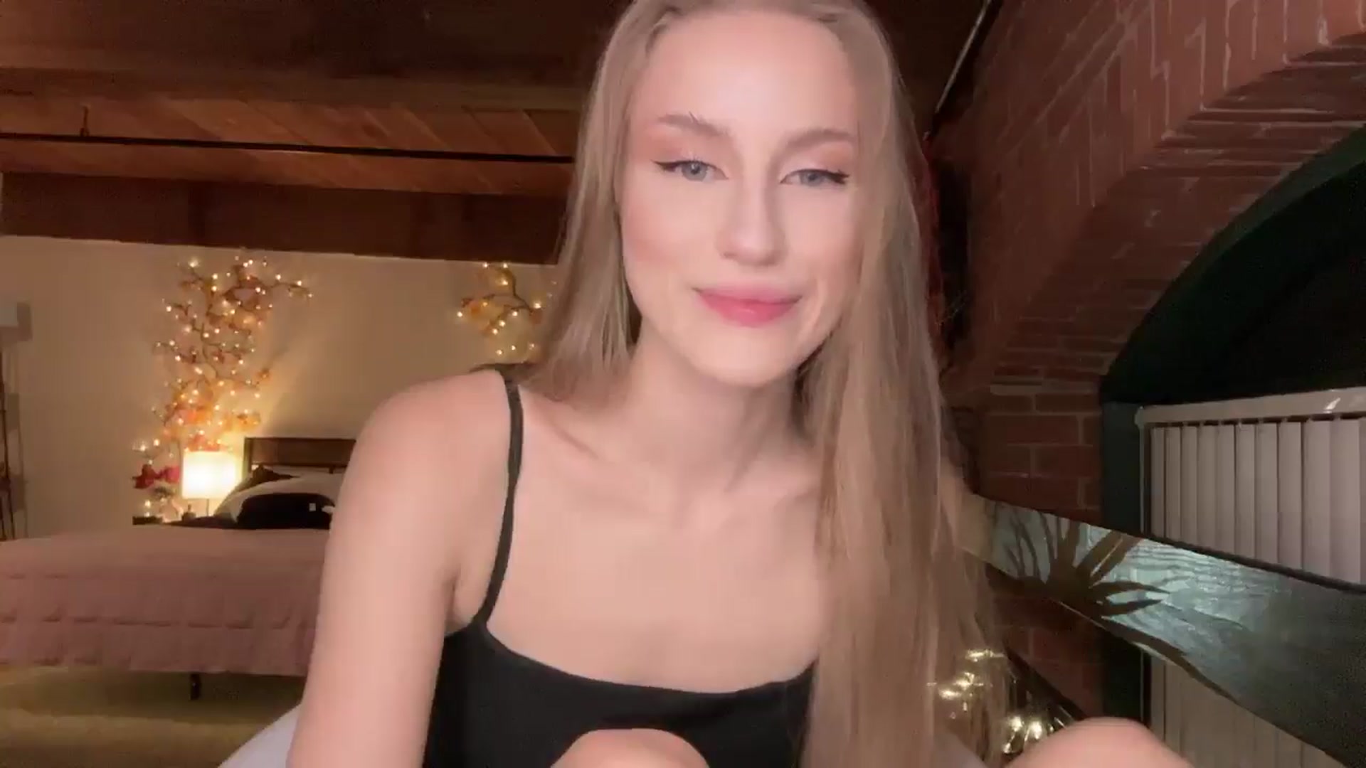 Gallery image thumbnail from Luna_Moore1's myfreecams stream on, 07/13/2025, 01:34 image 20 of 20