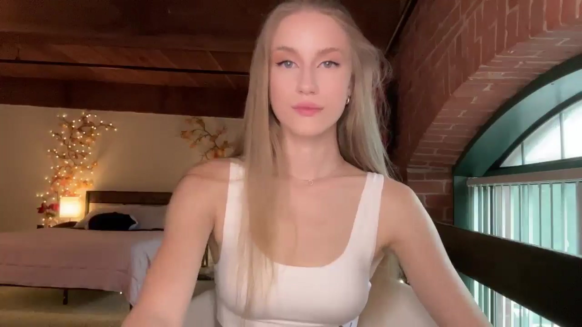 Gallery image thumbnail from Luna_Moore1's myfreecams stream on, 07/14/2025, 23:12 image 10 of 20