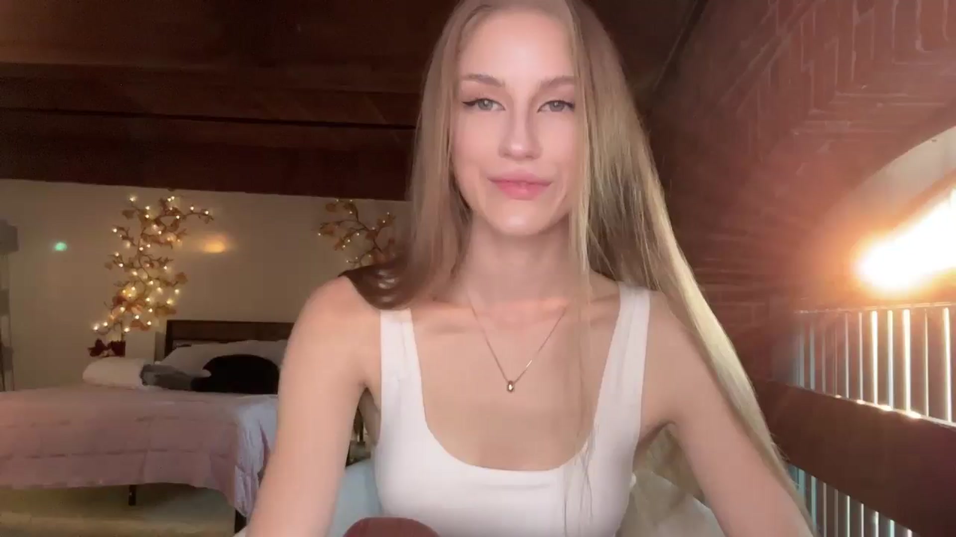 Gallery image thumbnail from Luna_Moore1's myfreecams stream on, 07/16/2025, 24:37 image 1 of 20