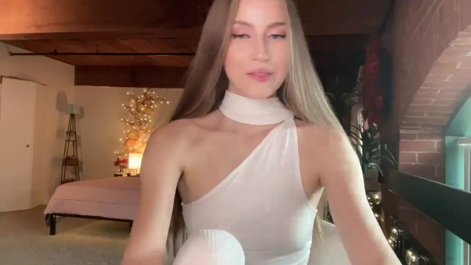 Gallery image thumbnail from Luna_Moore1's myfreecams stream on, 07/30/2025, 22:48 image 19 of 20