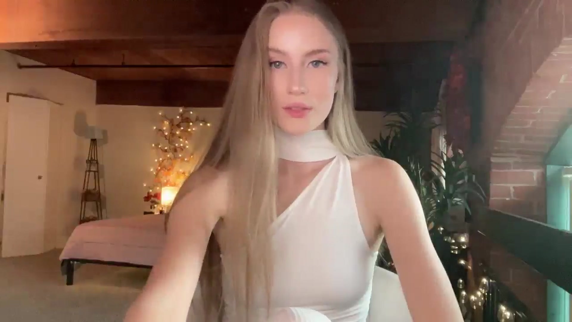 Gallery image thumbnail from Luna_Moore1's myfreecams stream on, 07/30/2025, 22:48 image 4 of 20