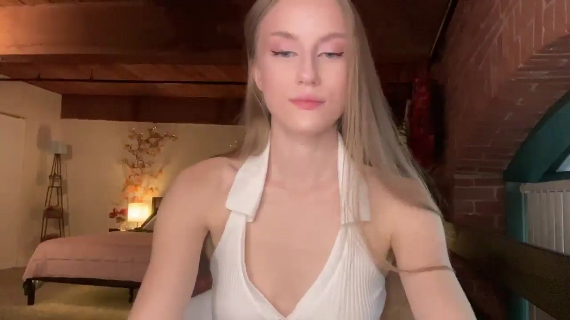 Gallery image thumbnail from Luna_Moore1's myfreecams stream on, 08/02/2025, 24:17 image 10 of 20