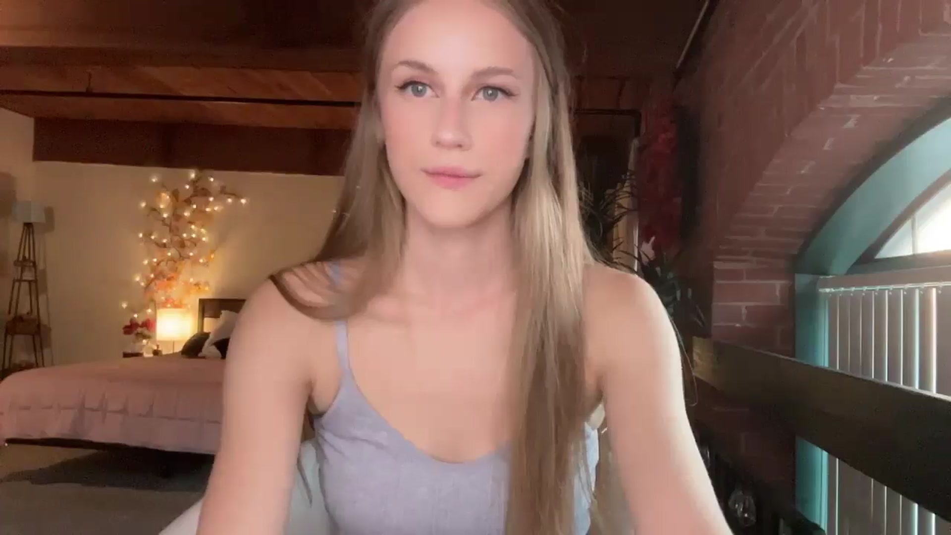 Gallery image thumbnail from Luna_Moore1's myfreecams stream on, 08/03/2025, 23:36 image 4 of 20