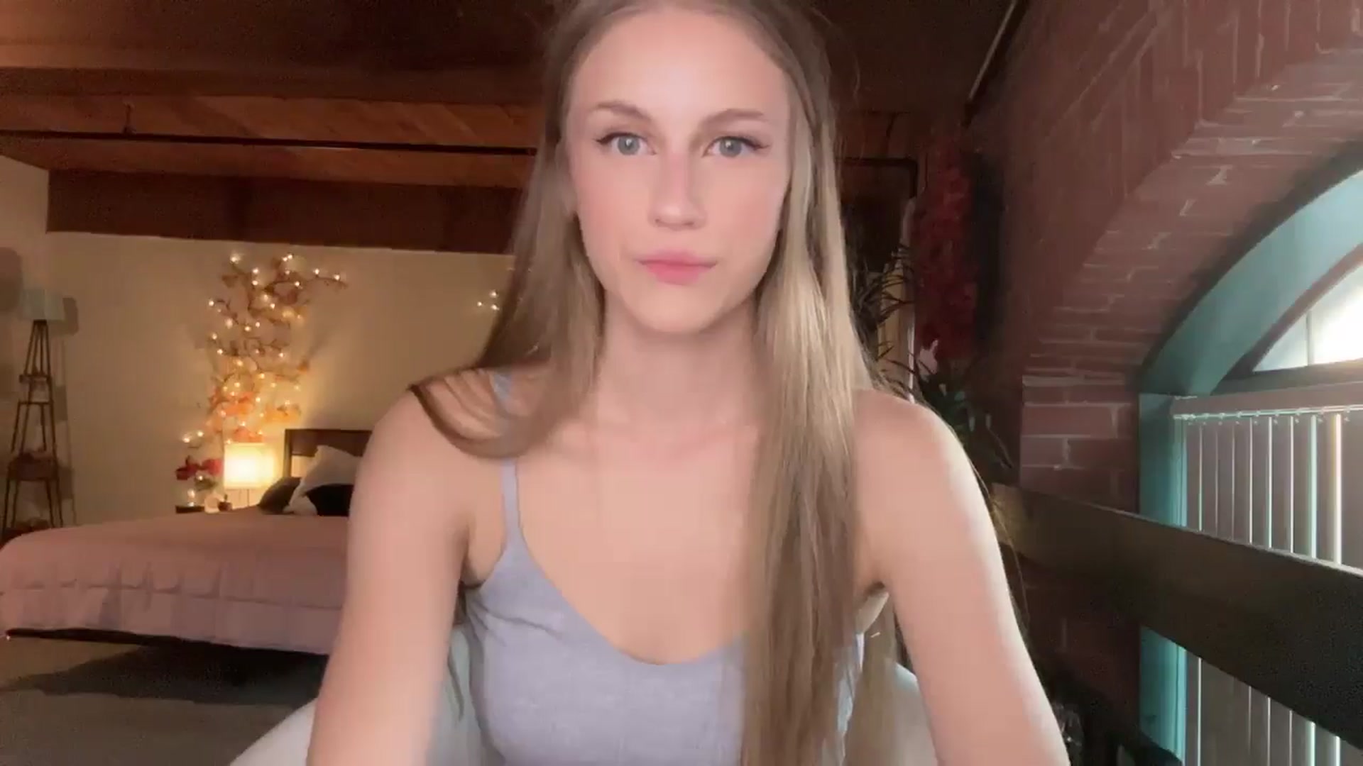 Gallery image thumbnail from Luna_Moore1's myfreecams stream on, 08/03/2025, 23:36 image 5 of 20