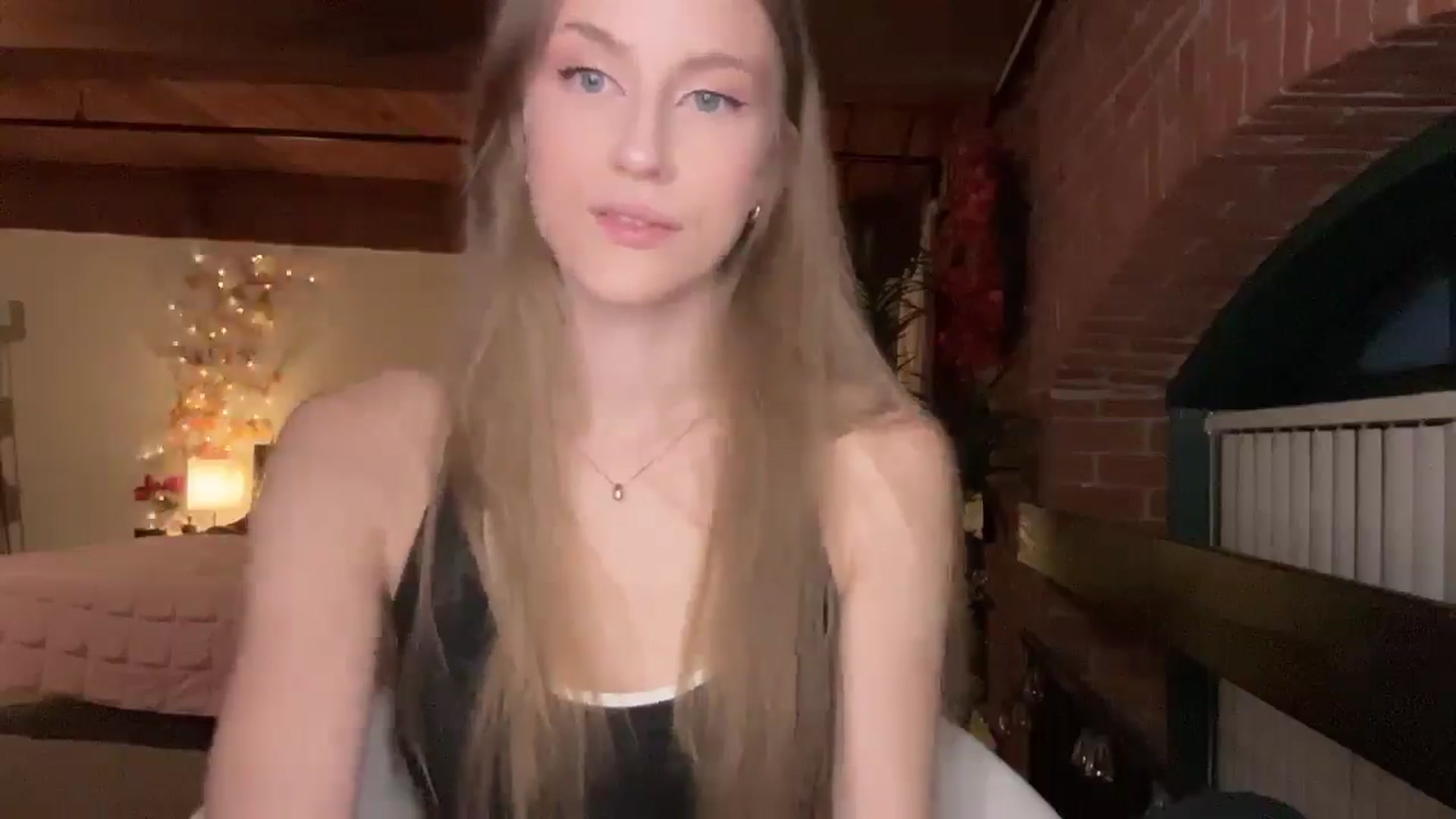 Gallery image thumbnail from Luna_Moore1's myfreecams stream on, 08/06/2025, 24:38 image 18 of 20