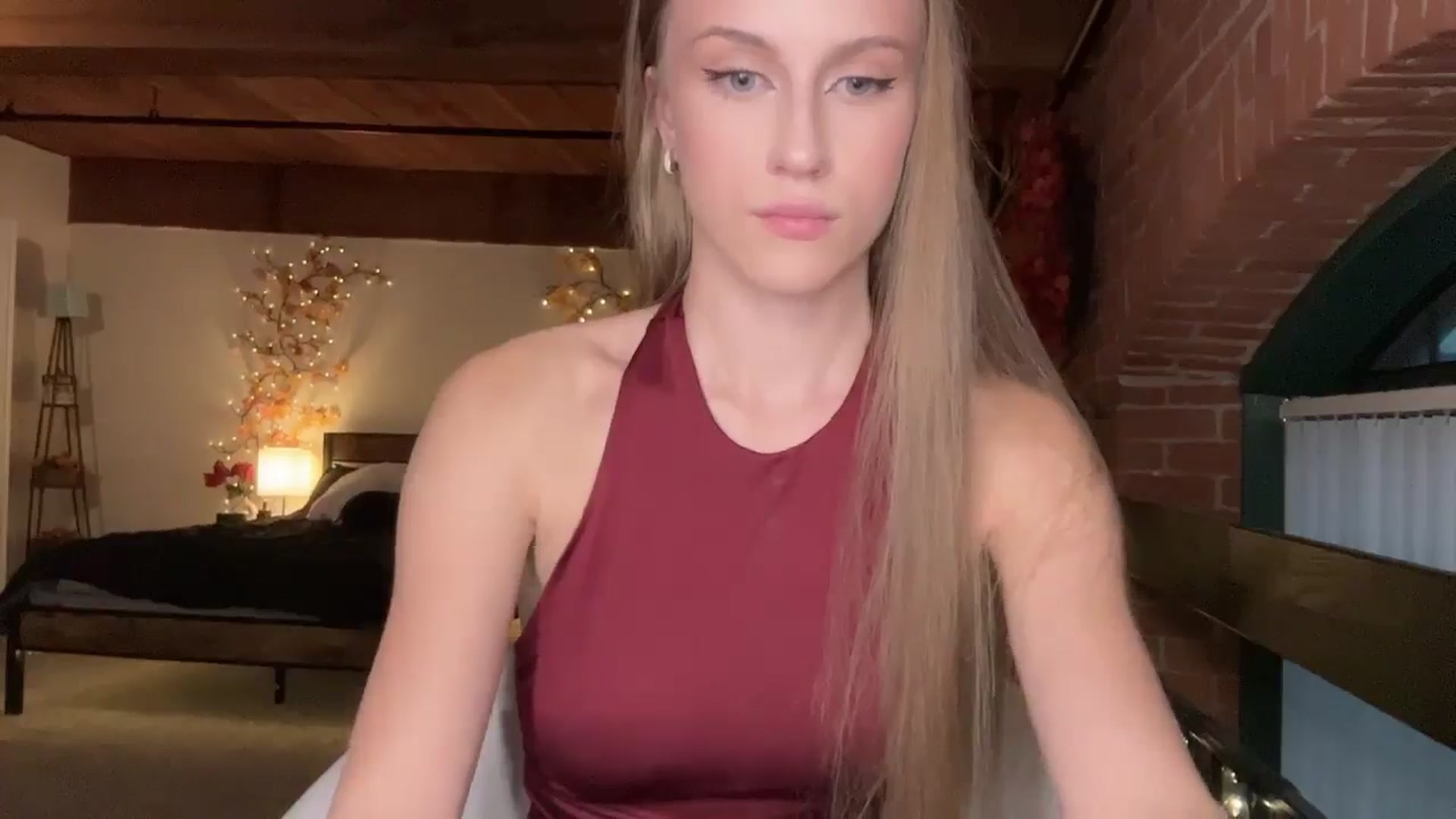 Gallery image thumbnail from Luna_Moore1's myfreecams stream on, 09/24/2025, 22:59 image 16 of 20