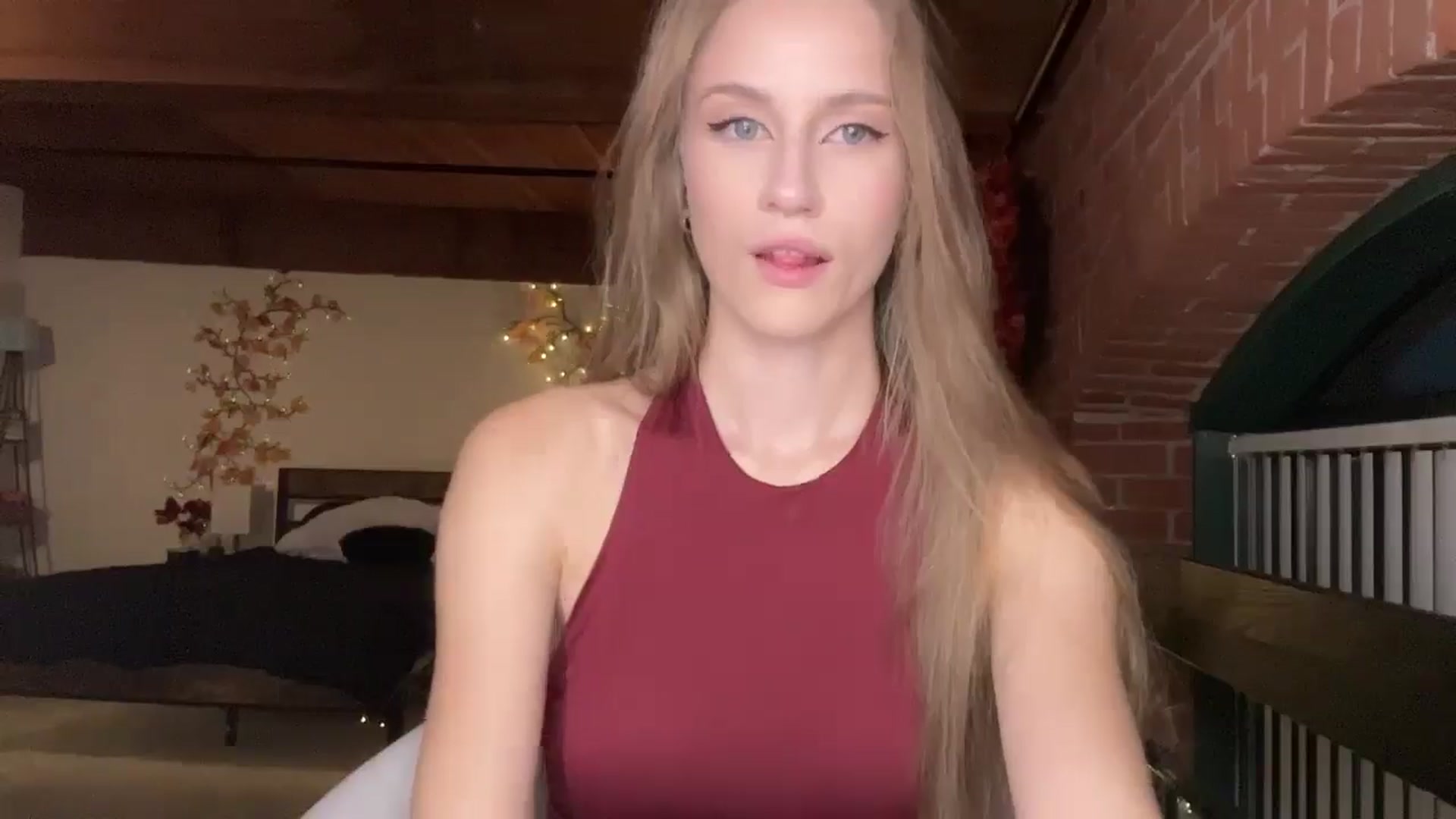 Gallery image thumbnail from Luna_Moore1's myfreecams stream on, 09/25/2025, 23:19 image 7 of 20