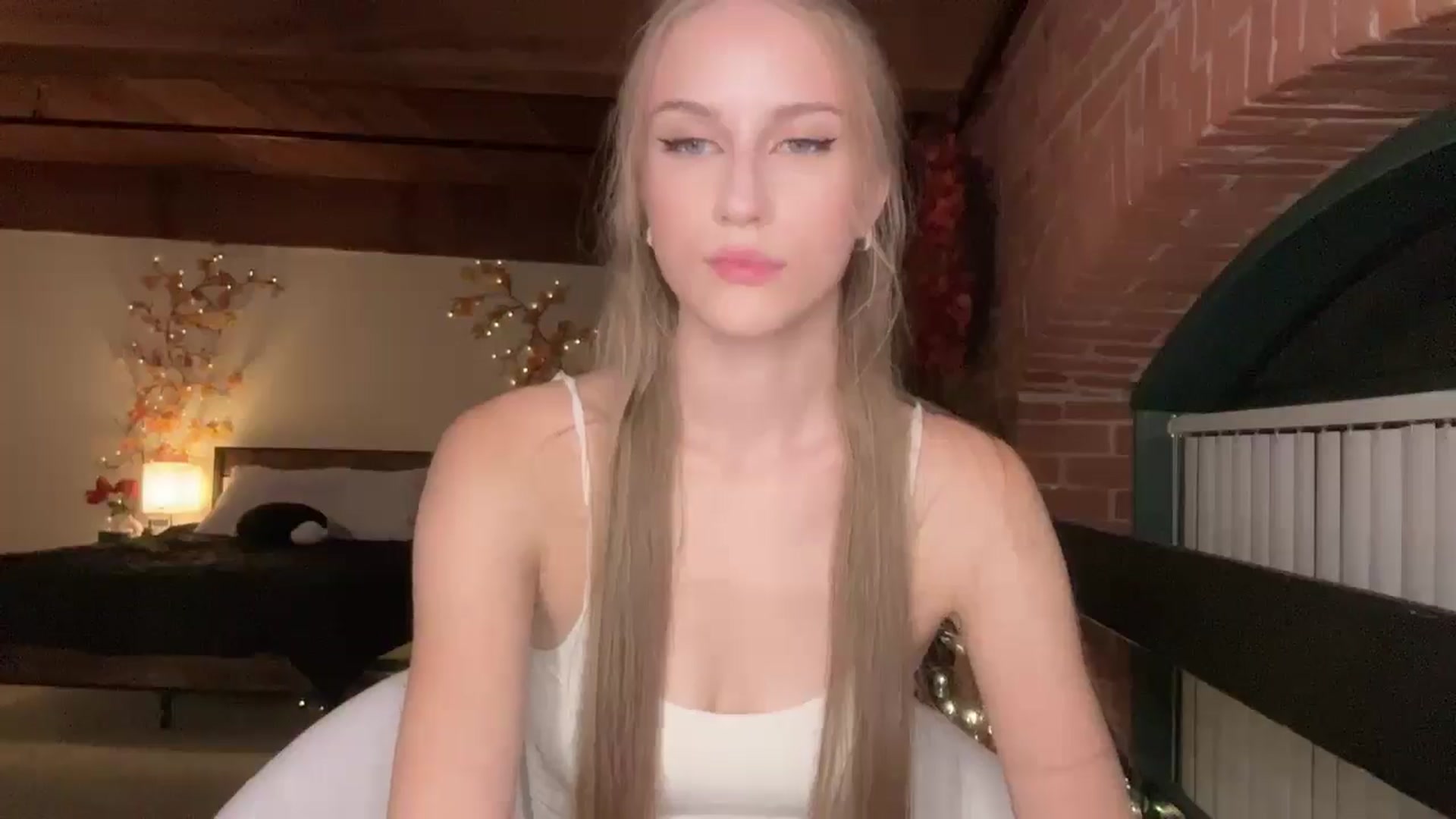 Gallery image thumbnail from Luna_Moore1's myfreecams stream on, 09/27/2025, 24:13 image 3 of 20