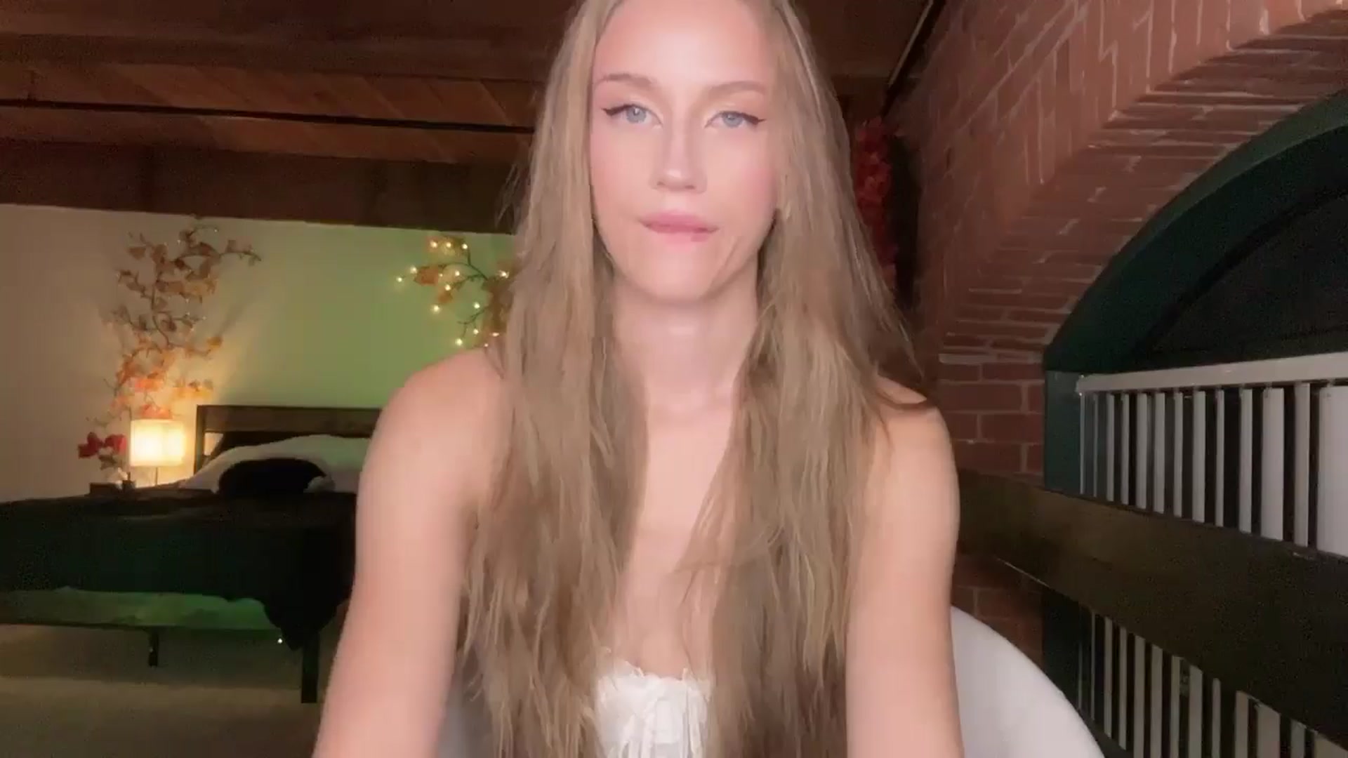 Gallery image thumbnail from Luna_Moore1's myfreecams stream on, 09/27/2025, 23:16 image 20 of 20